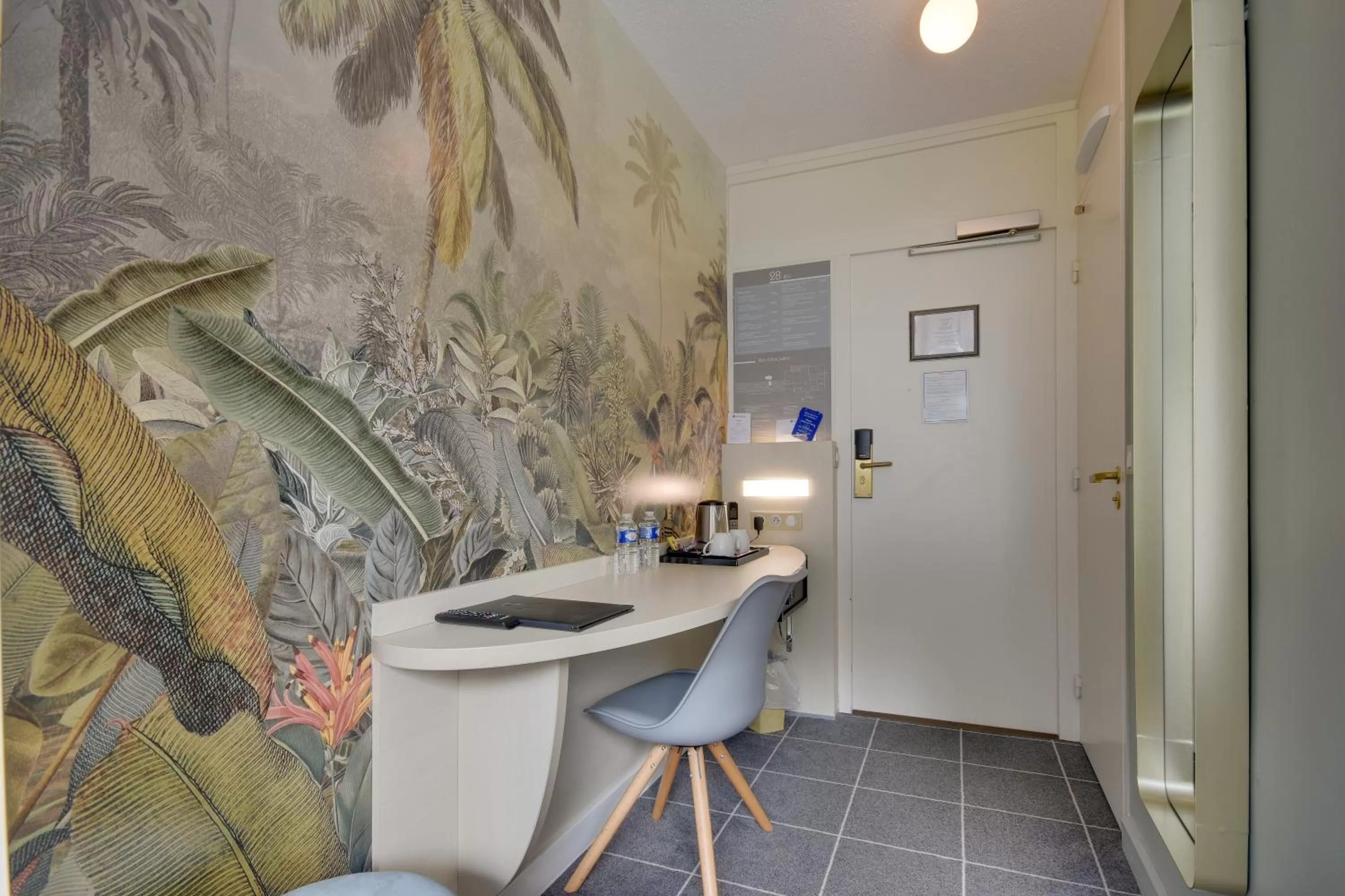 Property building in Best Western Hotel du Lac Dunkerque- Restaurant ouvert 7/7 midi et soir