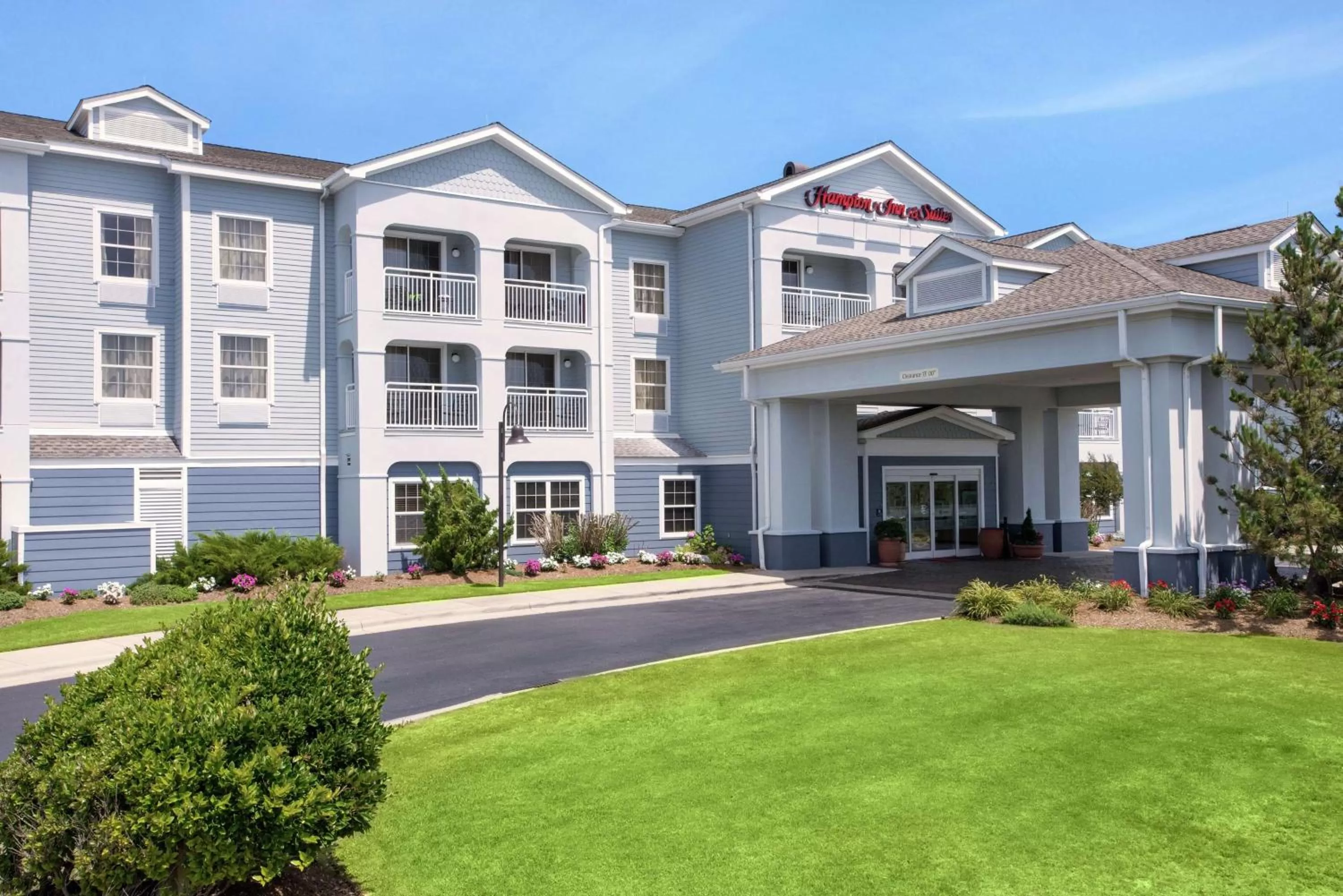 Property building in Hampton Inn & Suites Outer Banks/Corolla