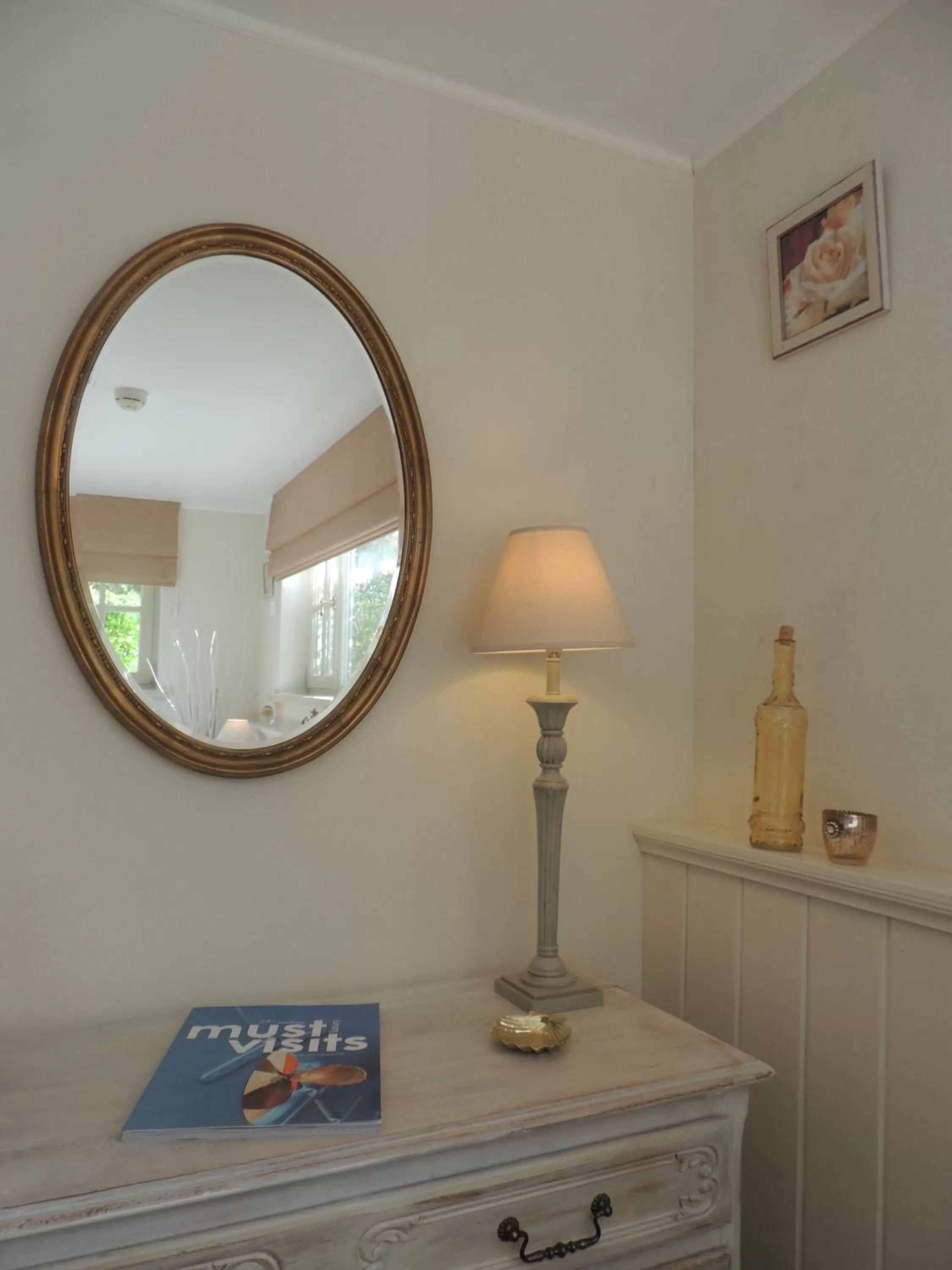 TV/Entertainment Center in Bed & Breakfast Het Zilte Zand - Westende - Middelkerke - De Kust