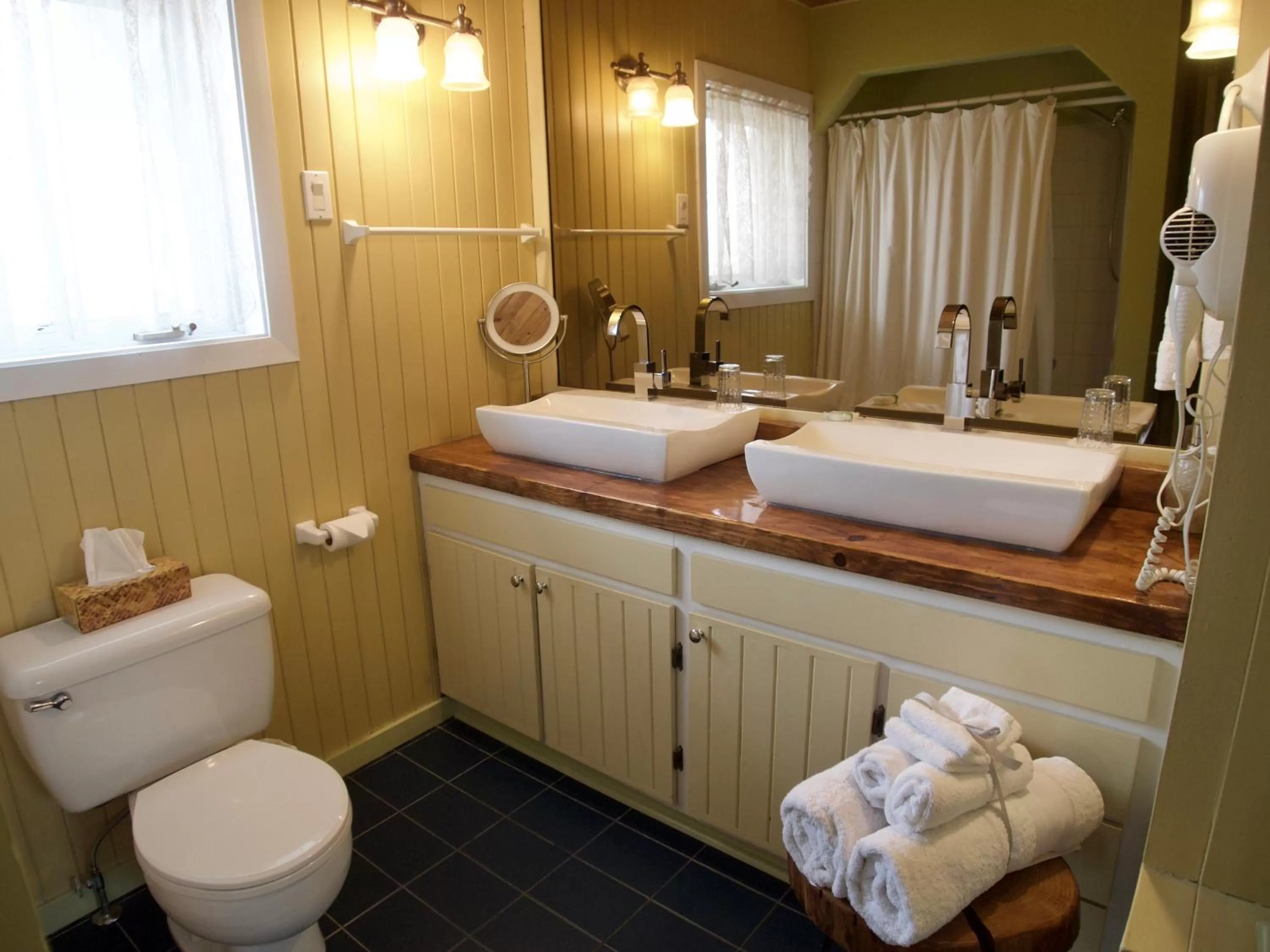 Bathroom in Au Manoir de la rue Merry