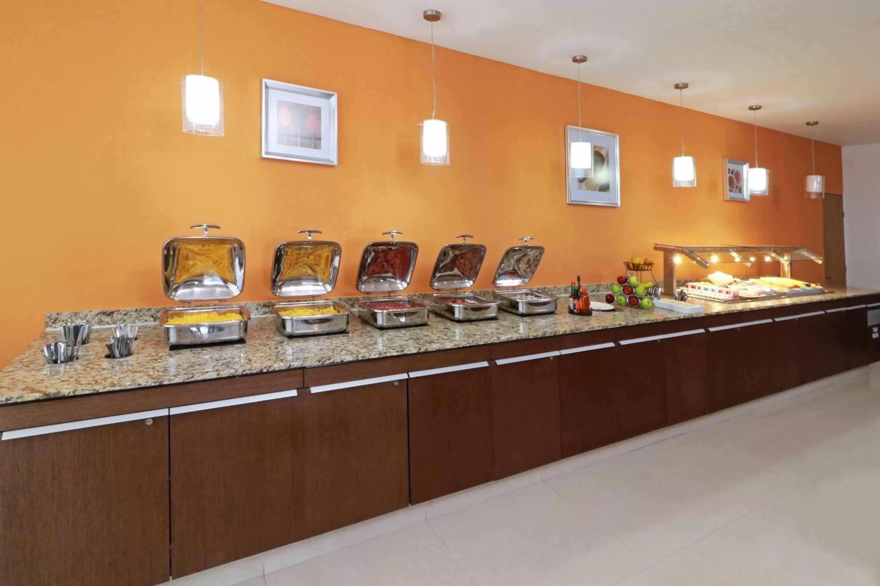 Restaurant/places to eat in Staybridge Suites Guadalajara Expo by IHG