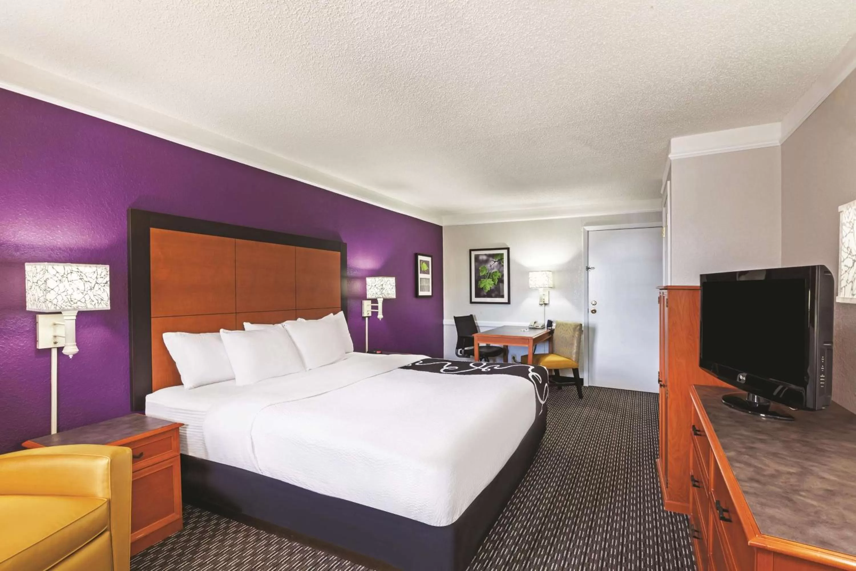 Bed in La Quinta Inn by Wyndham Midland