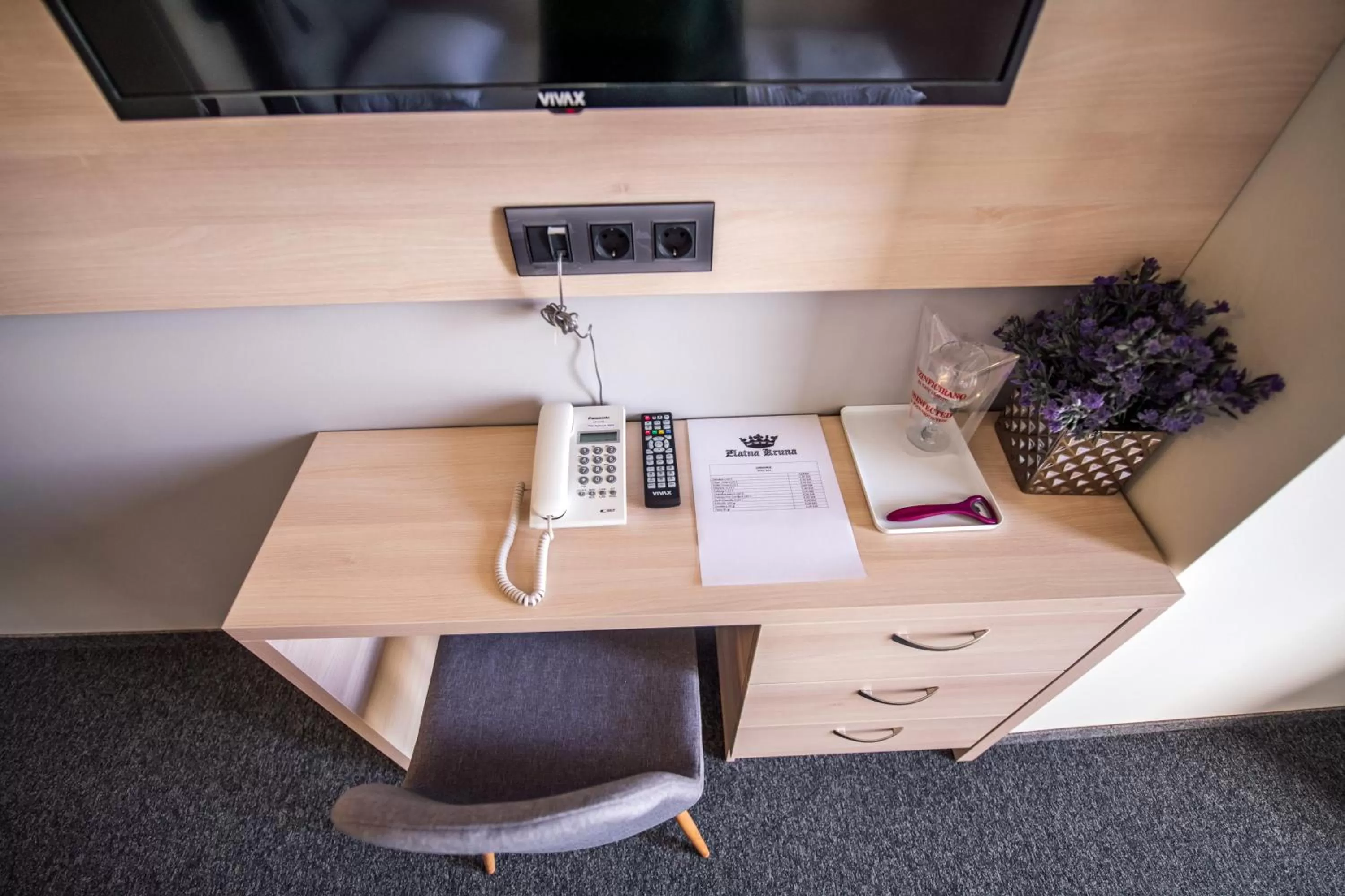 TV/Entertainment Center in Zlatna Kruna