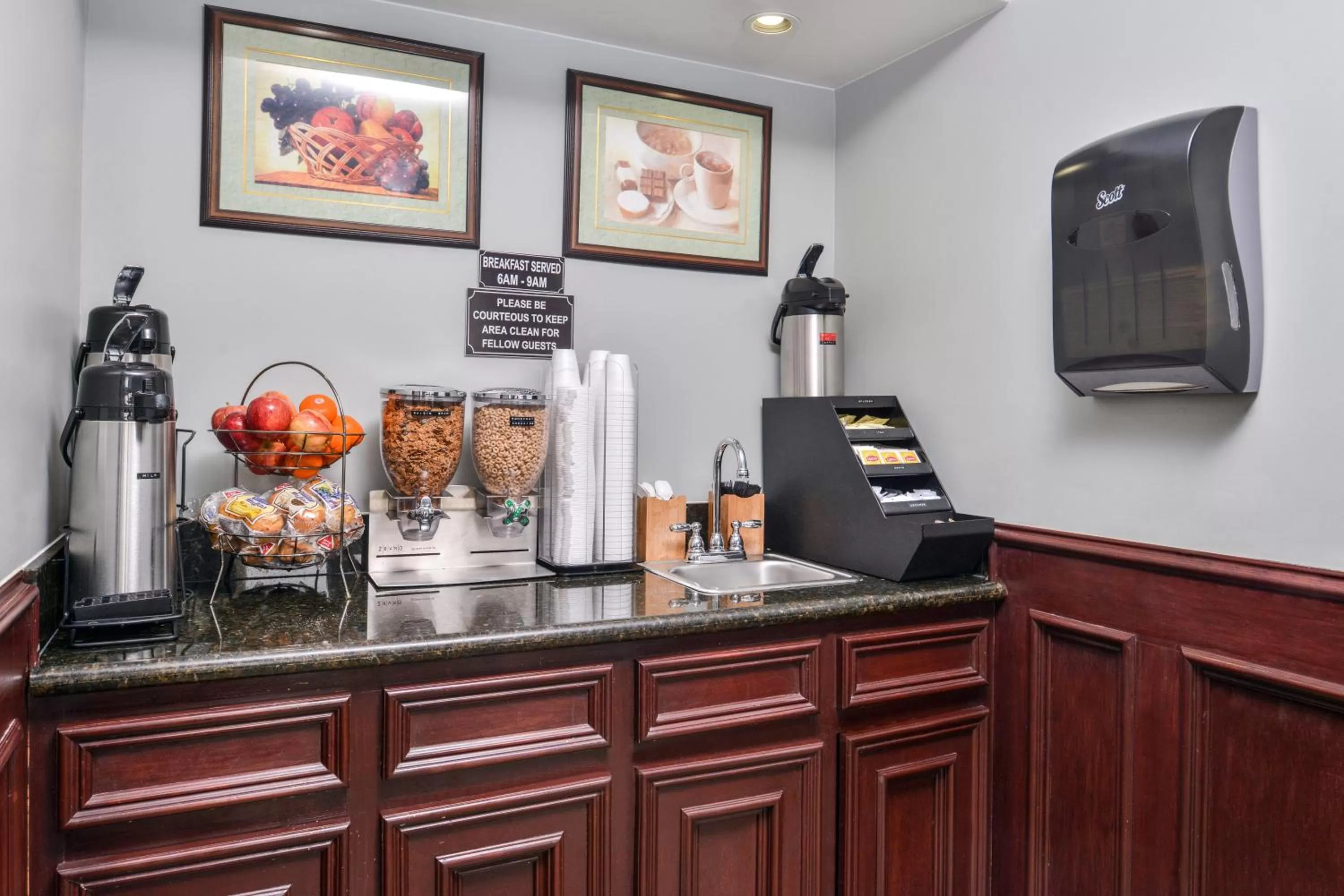 Continental breakfast in Americas Best Value Inn Medical Center Downtown