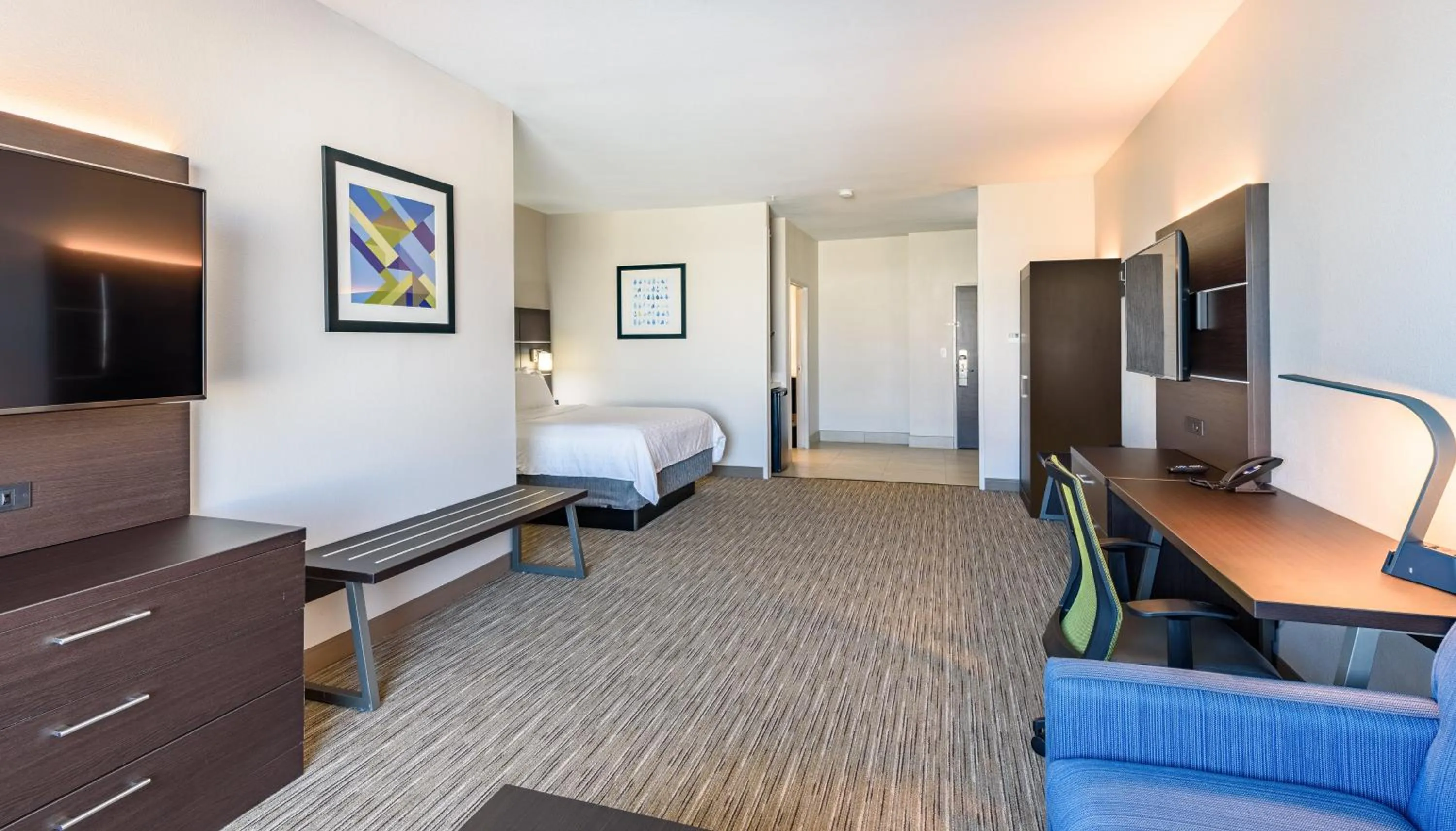 Photo of the whole room, Bed in Holiday Inn Express Hotel and Suites Bastrop by IHG