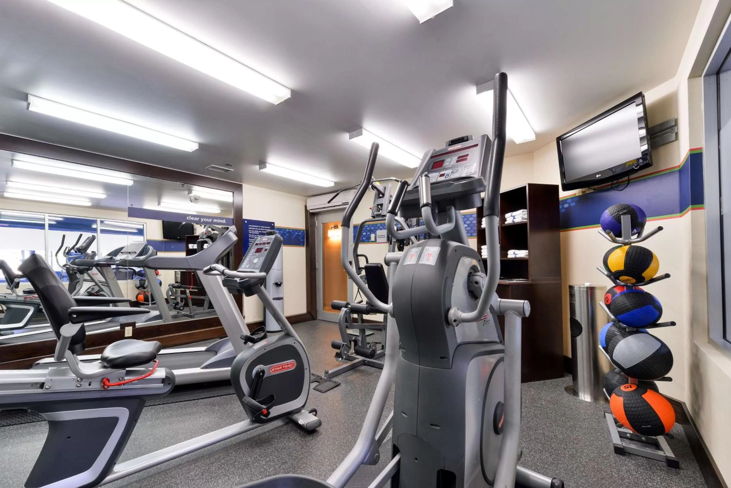 Fitness centre/facilities in Hampton Inn & Suites by Hilton Calgary University NW