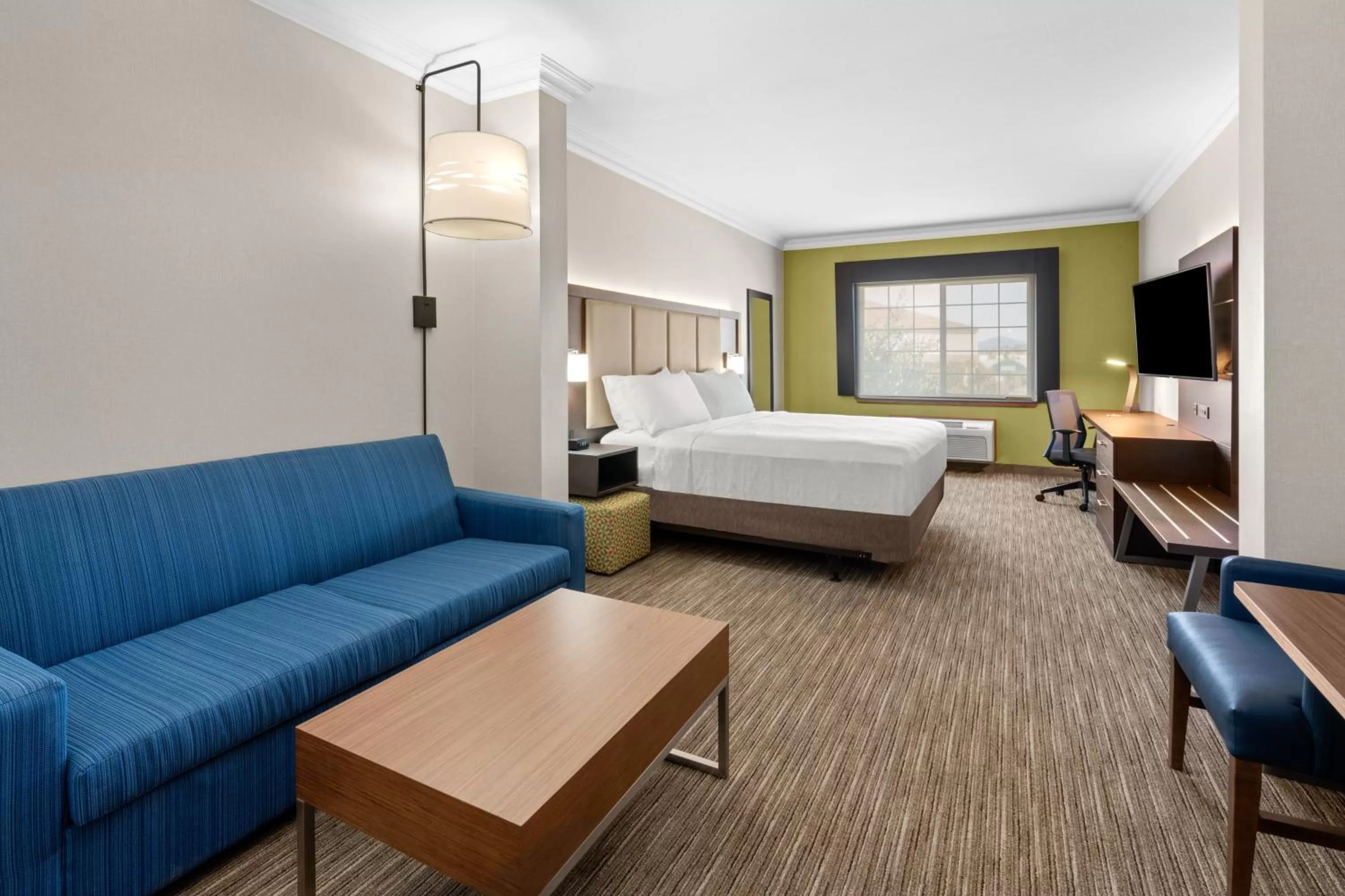 Photo of the whole room in Holiday Inn Express & Suites Klamath Falls Central by IHG