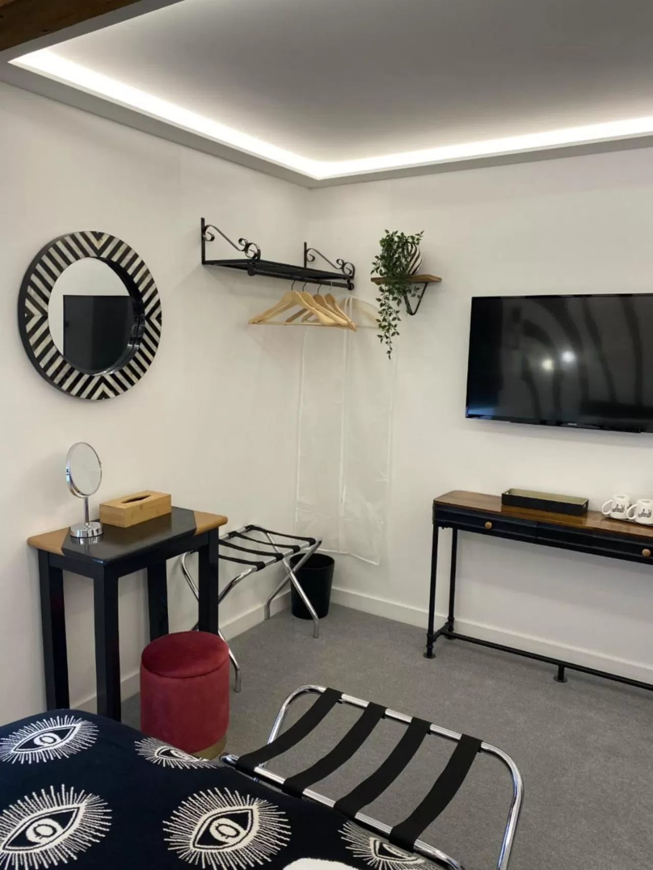 TV and multimedia in The Cherry Tree Hotel