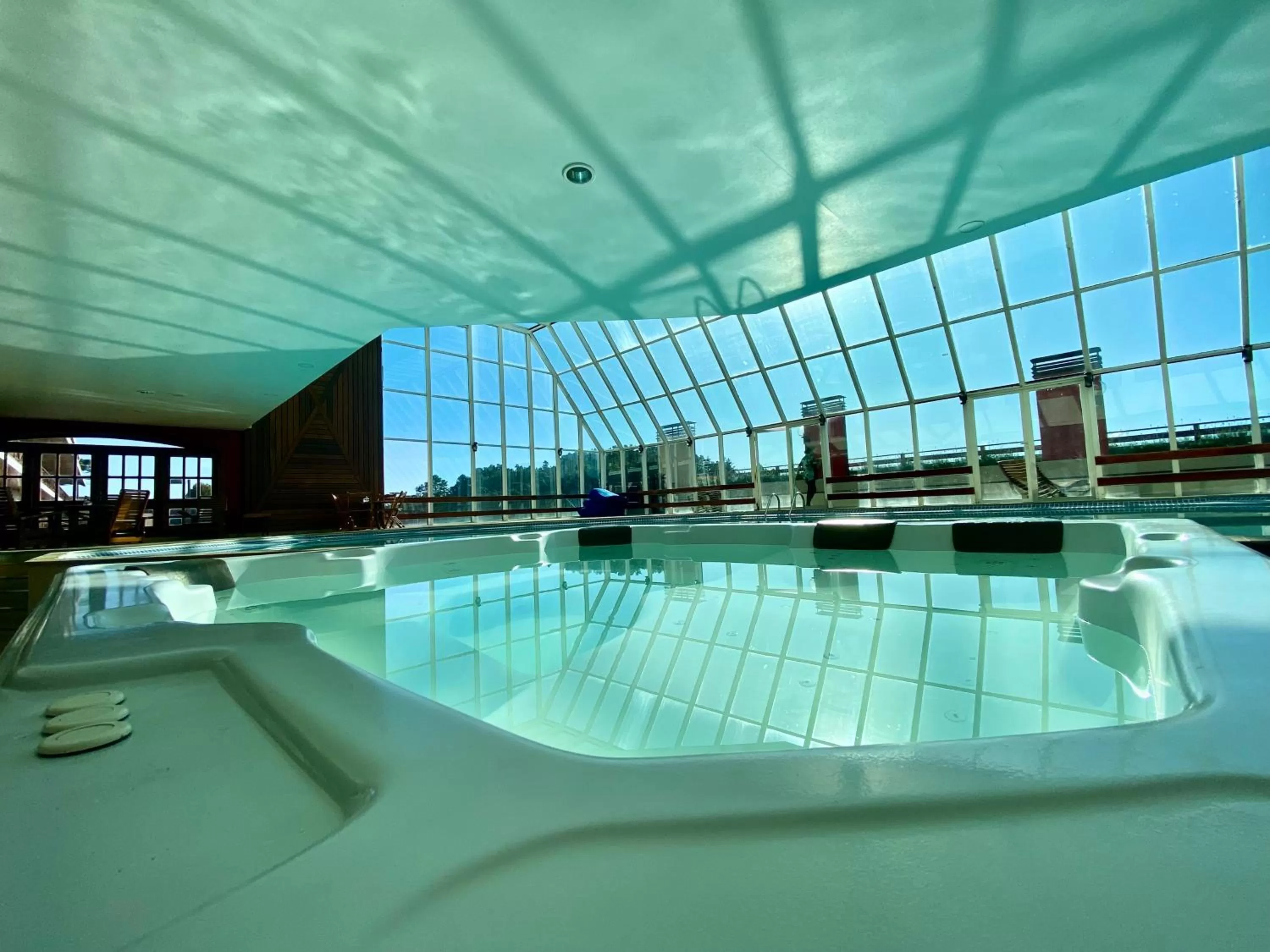 Hot Tub, Swimming Pool in MineirINN l Piscina Aquecida e Hidro na Montanha
