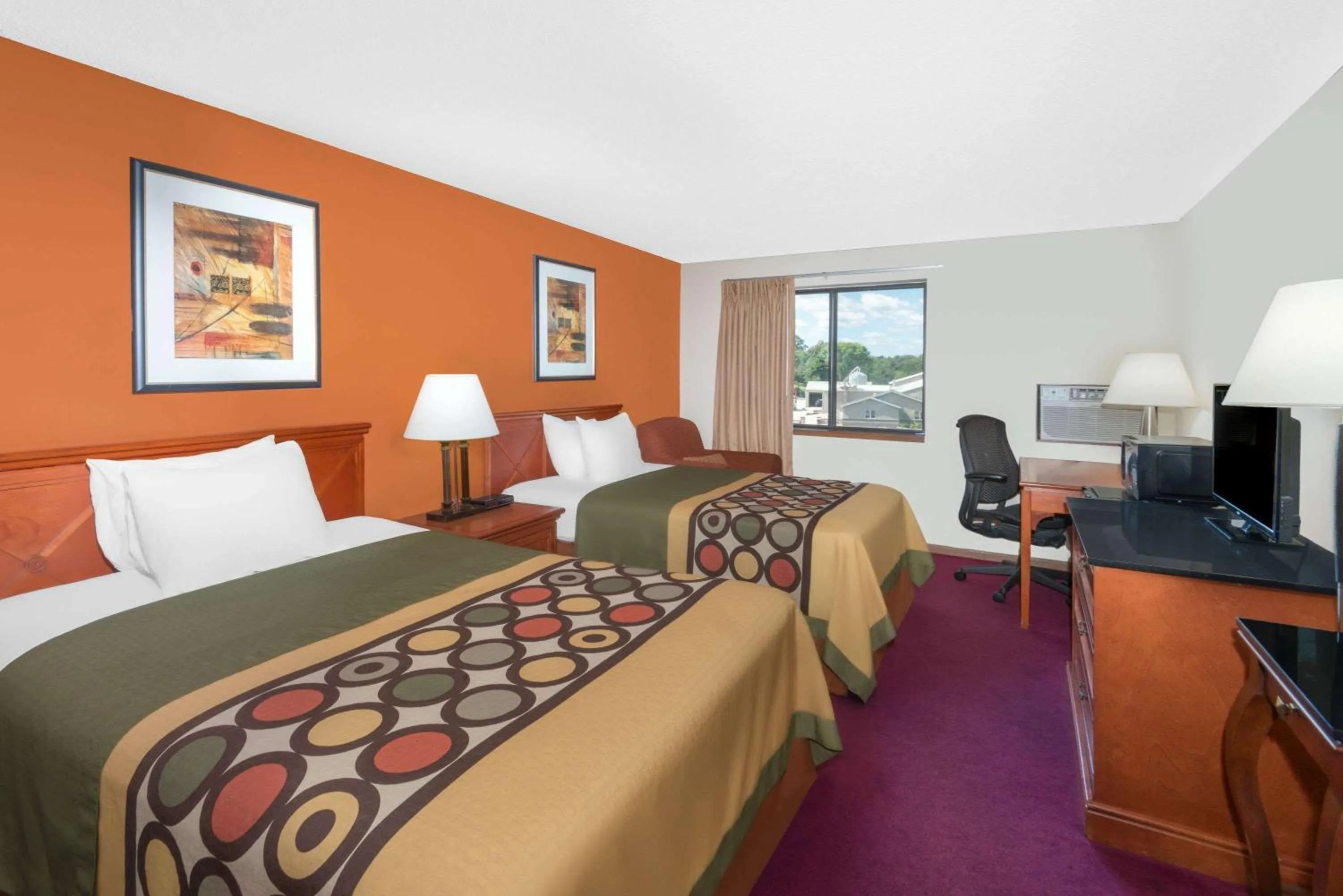 Photo of the whole room, Bed in Super 8 by Wyndham Algona
