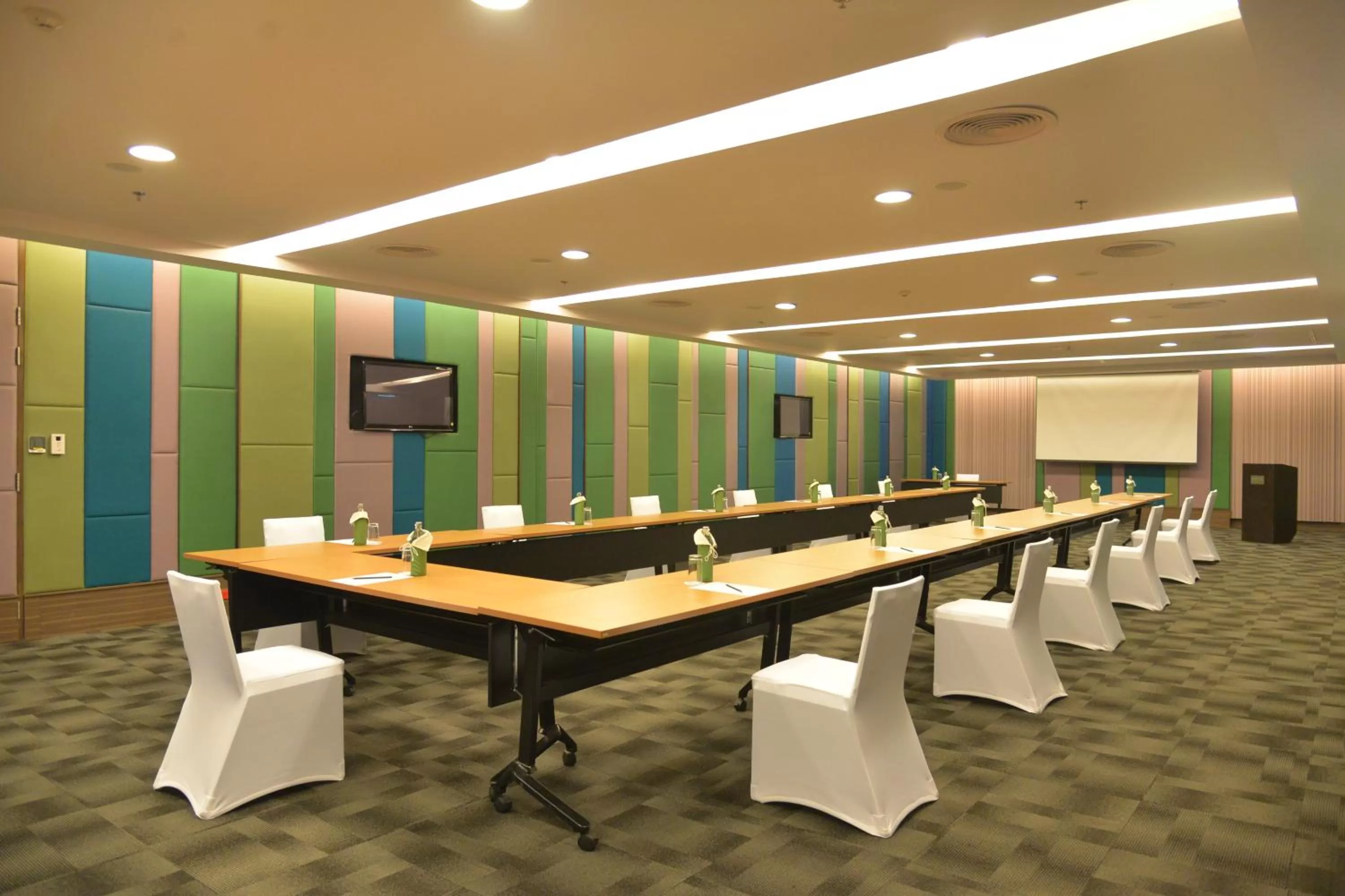 Meeting/conference room in Rama Gardens Hotel Bangkok