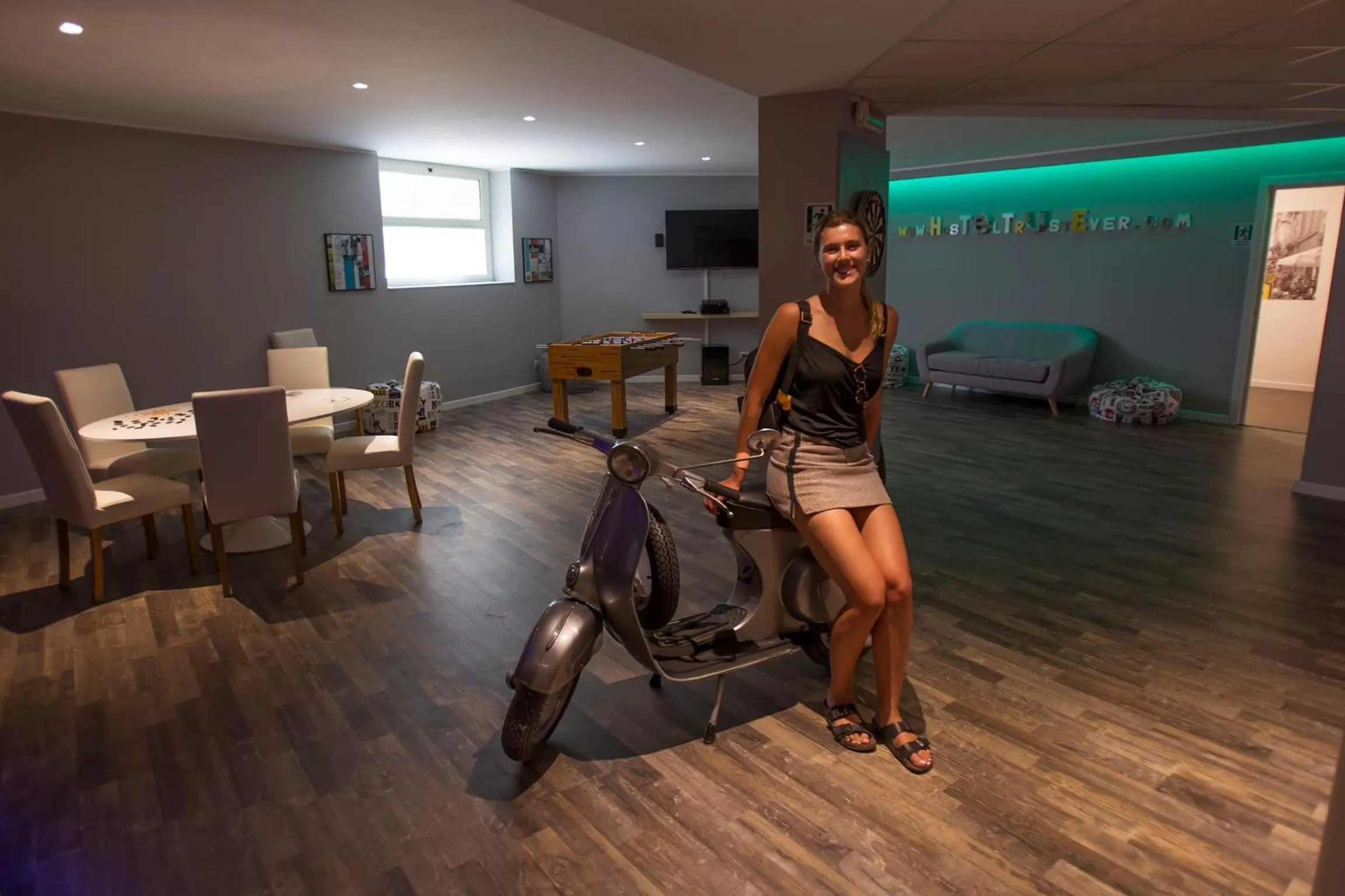 Communal lounge/ TV room in Hostel Trastevere