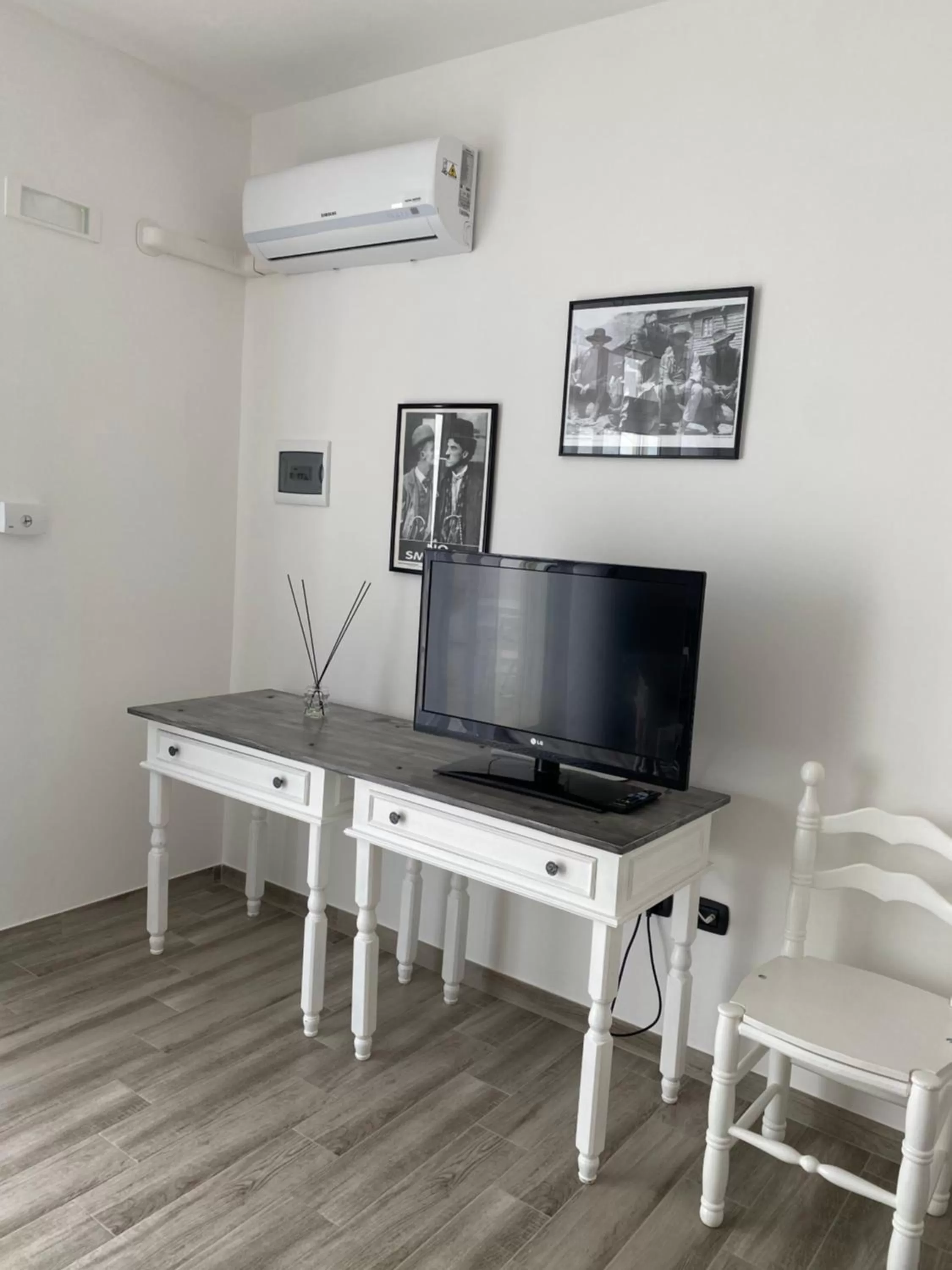 Photo of the whole room, TV/Entertainment Center in La casa di Nina