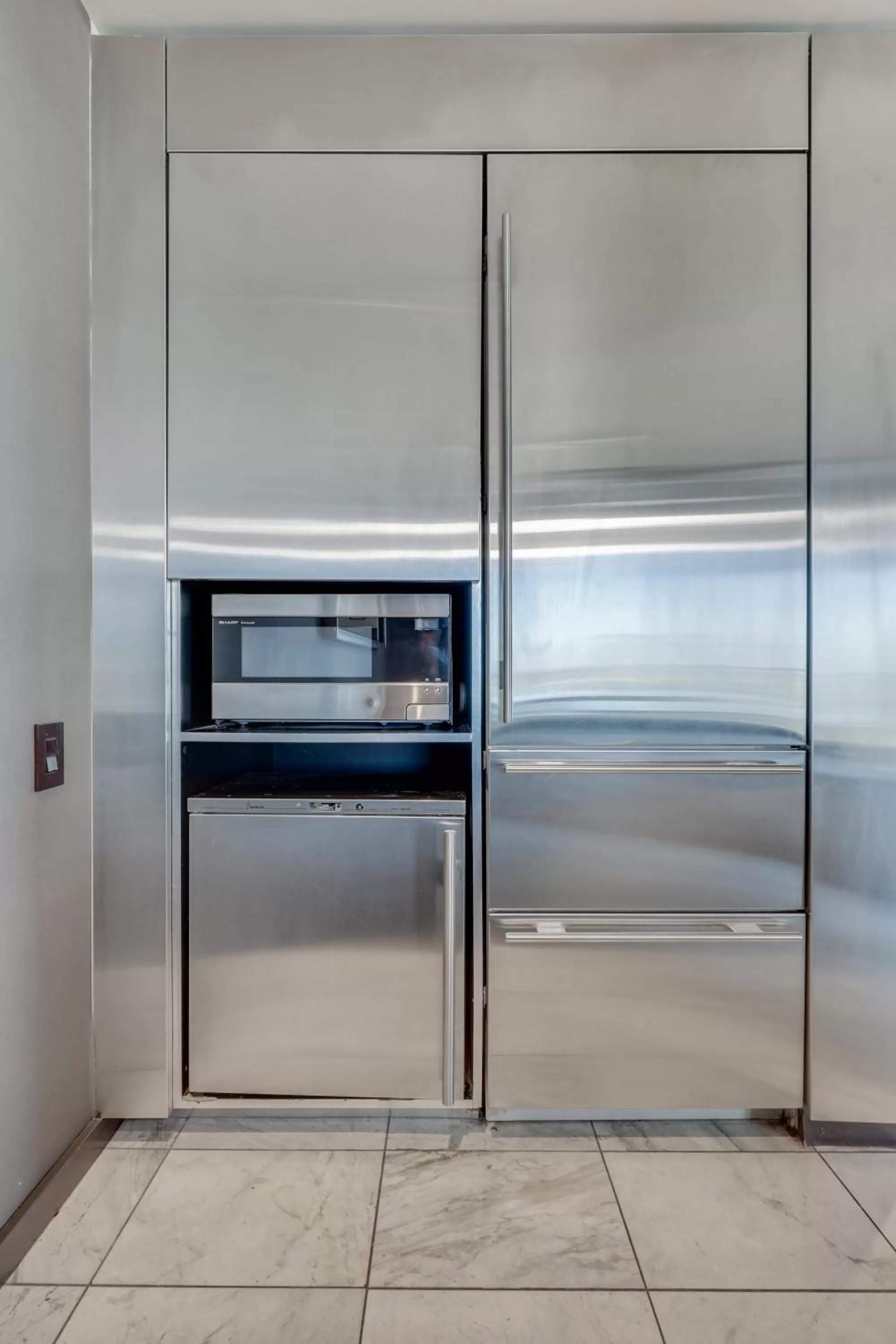 minibar in Vegas Palms HIGH 52nd fl. 1BDR corner penthouse 1220sqft
