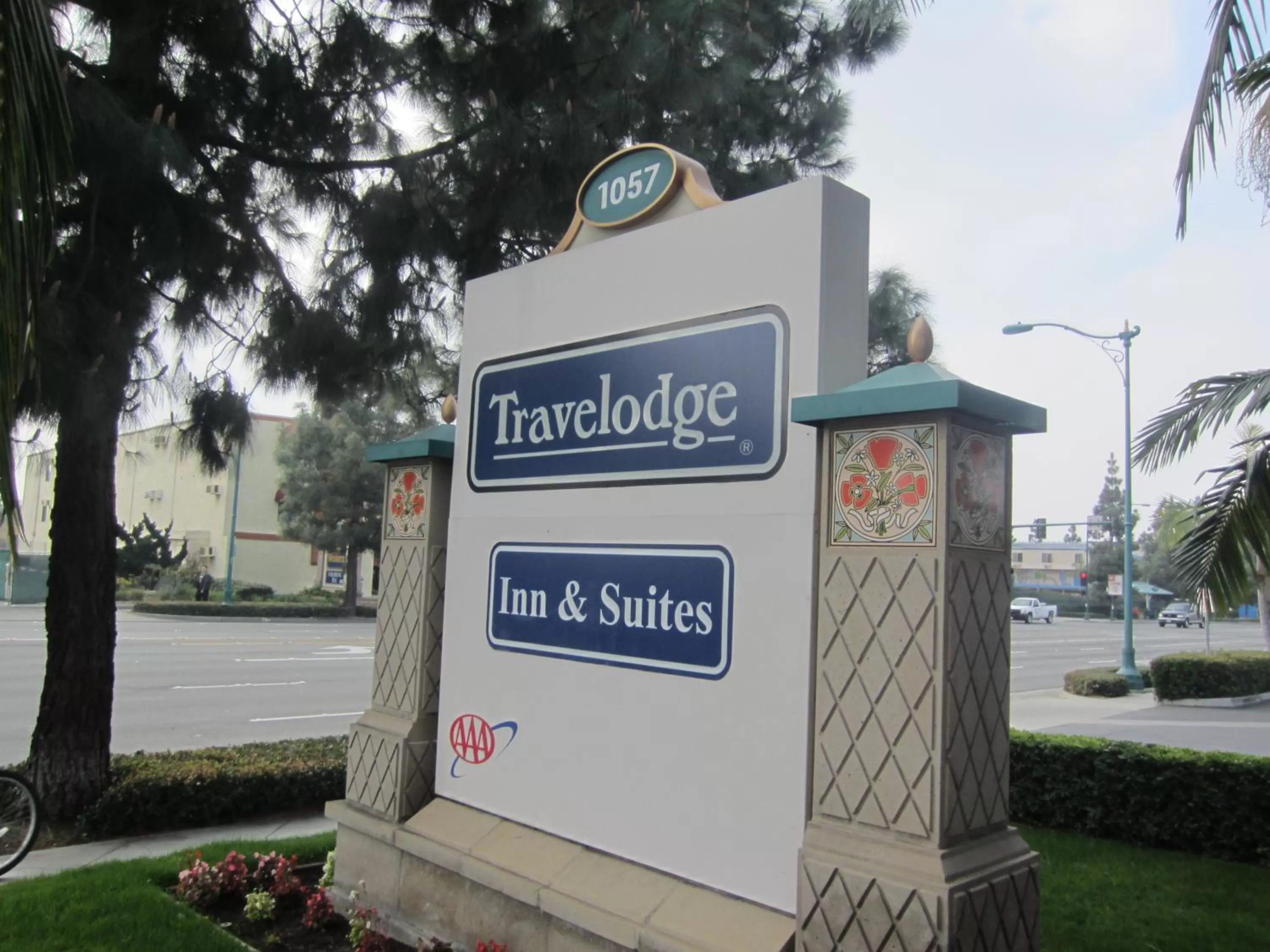 Logo/Certificate/Sign in Travelodge Inn & Suites by Wyndham Anaheim on Disneyland Dr