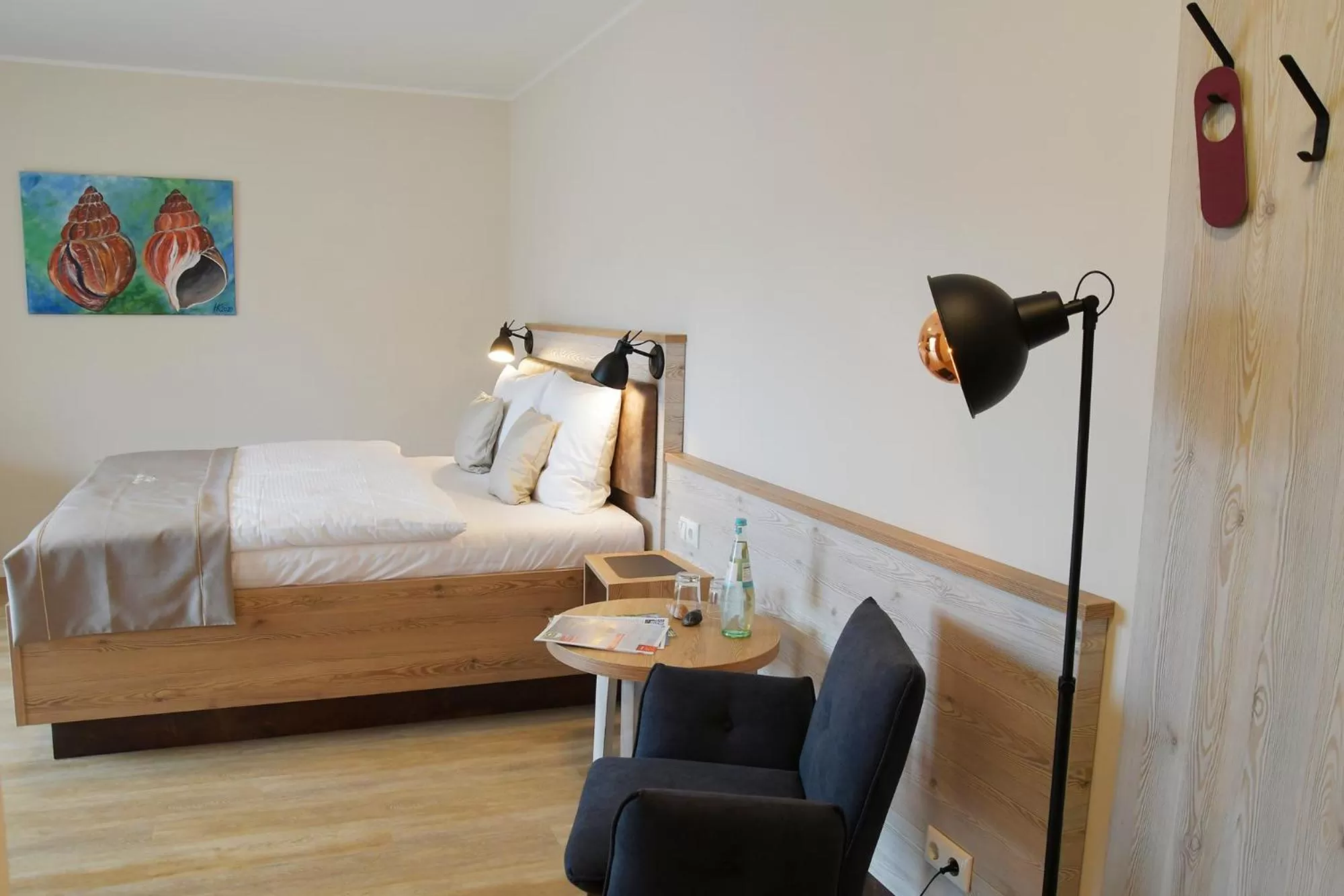 Photo of the whole room, Bed in Hotel Alter Muschelsaal