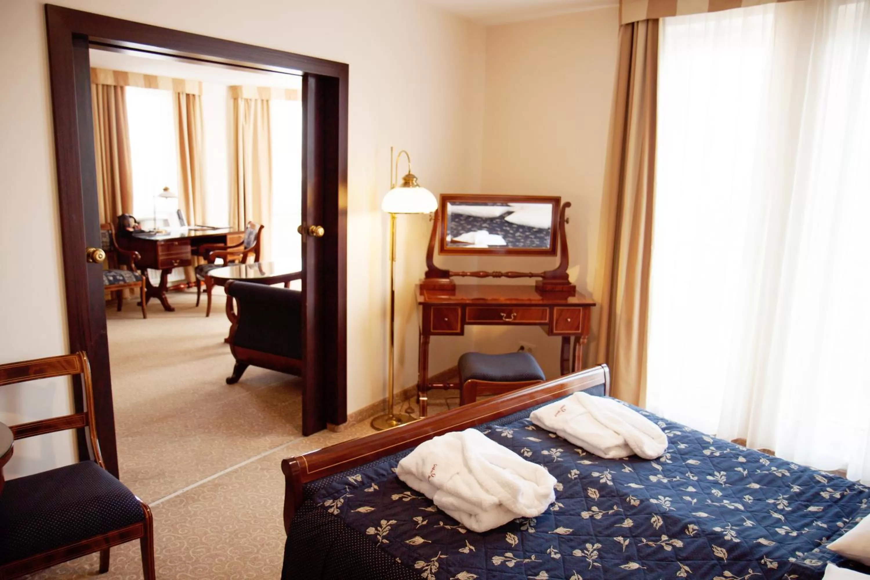 Living room, Bed in Qubus Hotel Wrocław