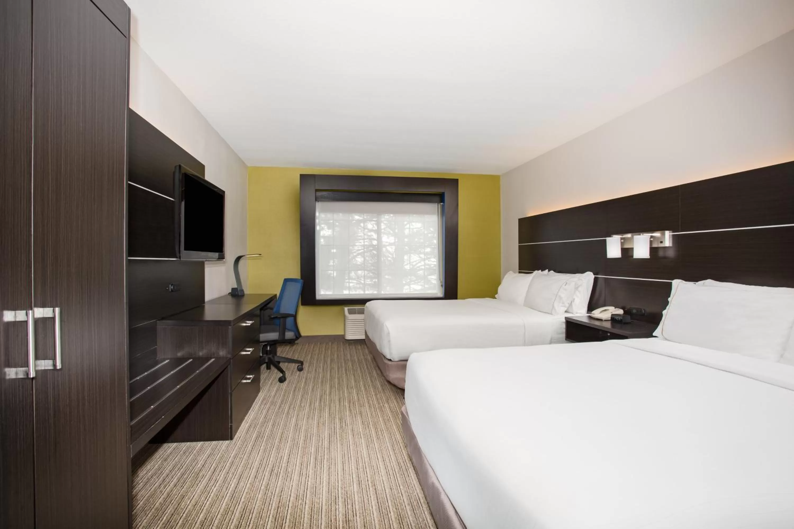 Photo of the whole room, Bed in Holiday Inn Express Hotel & Suites Fort Collins by IHG