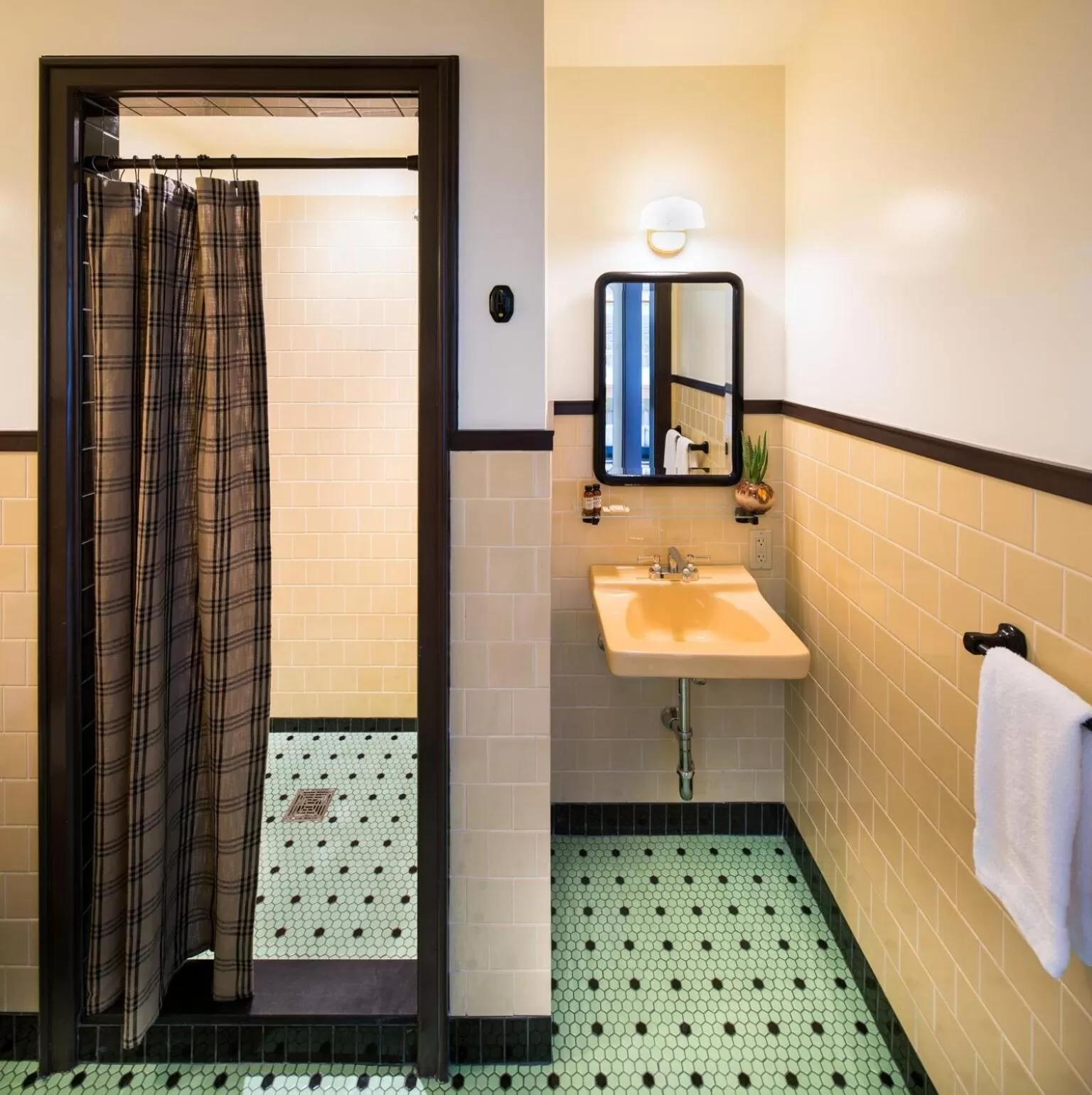 Bathroom in Freehand Los Angeles