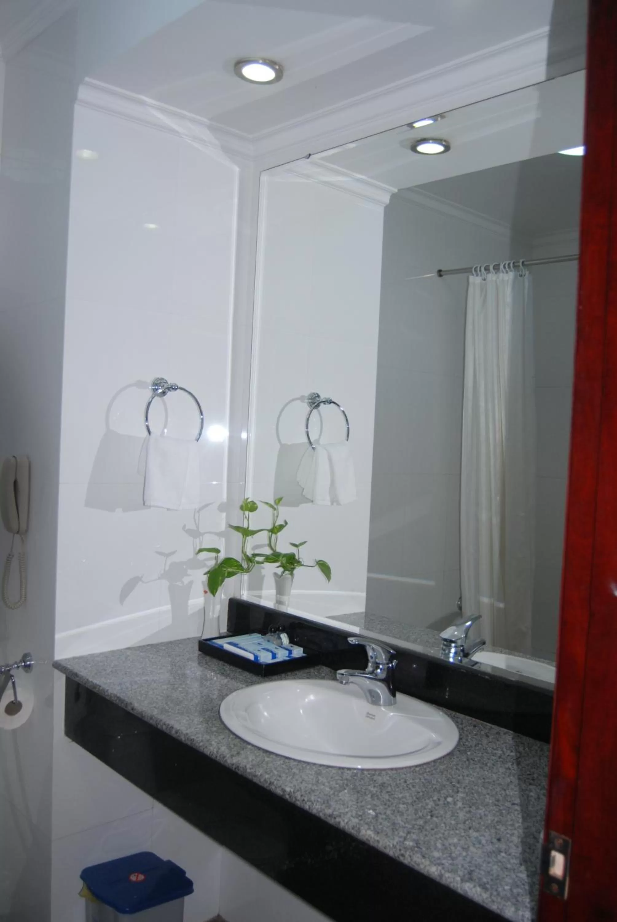 Shower in Seagull Hotel