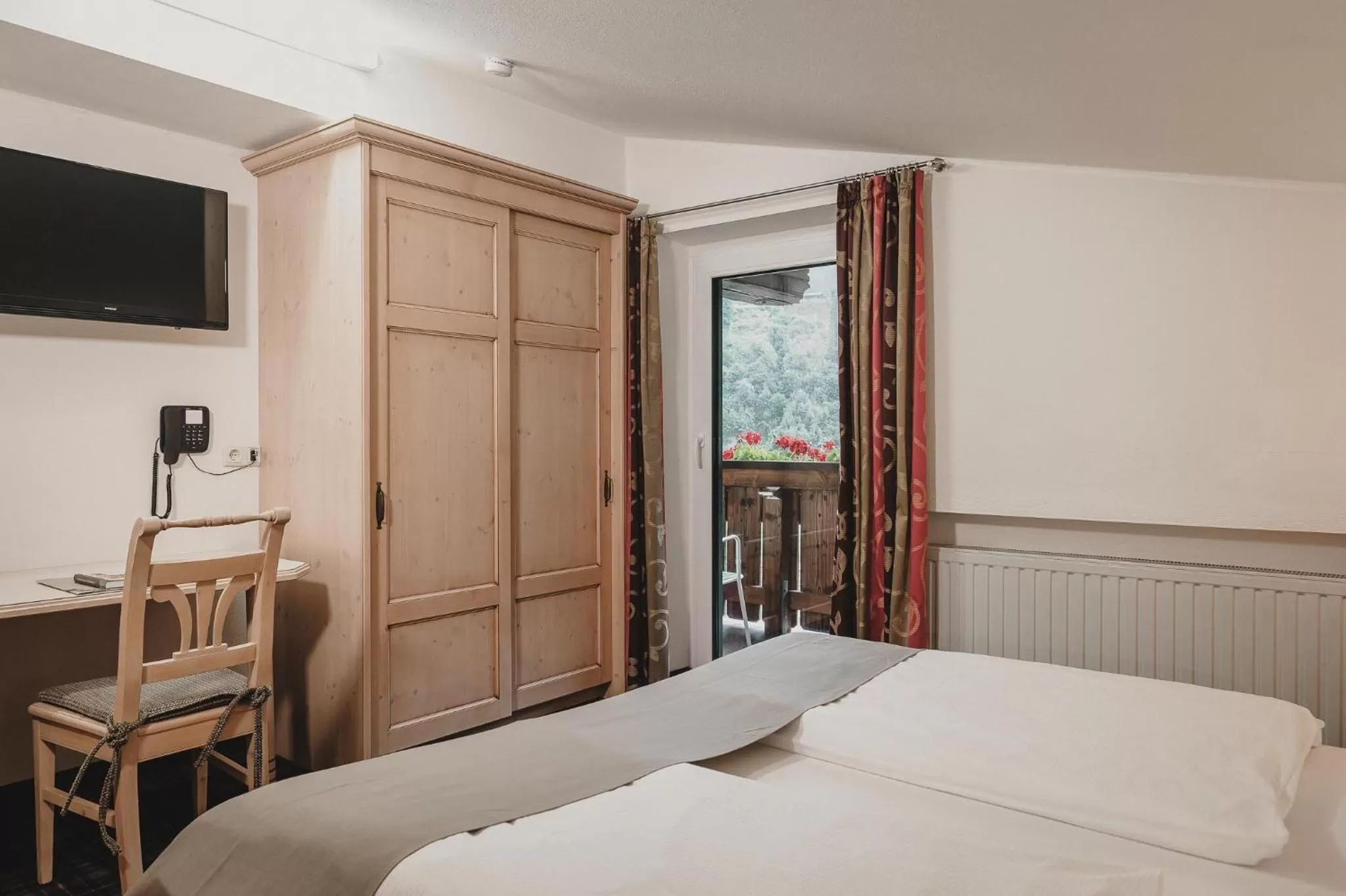 Bedroom, Bed in Hotel & Appartements Tiroler Buam