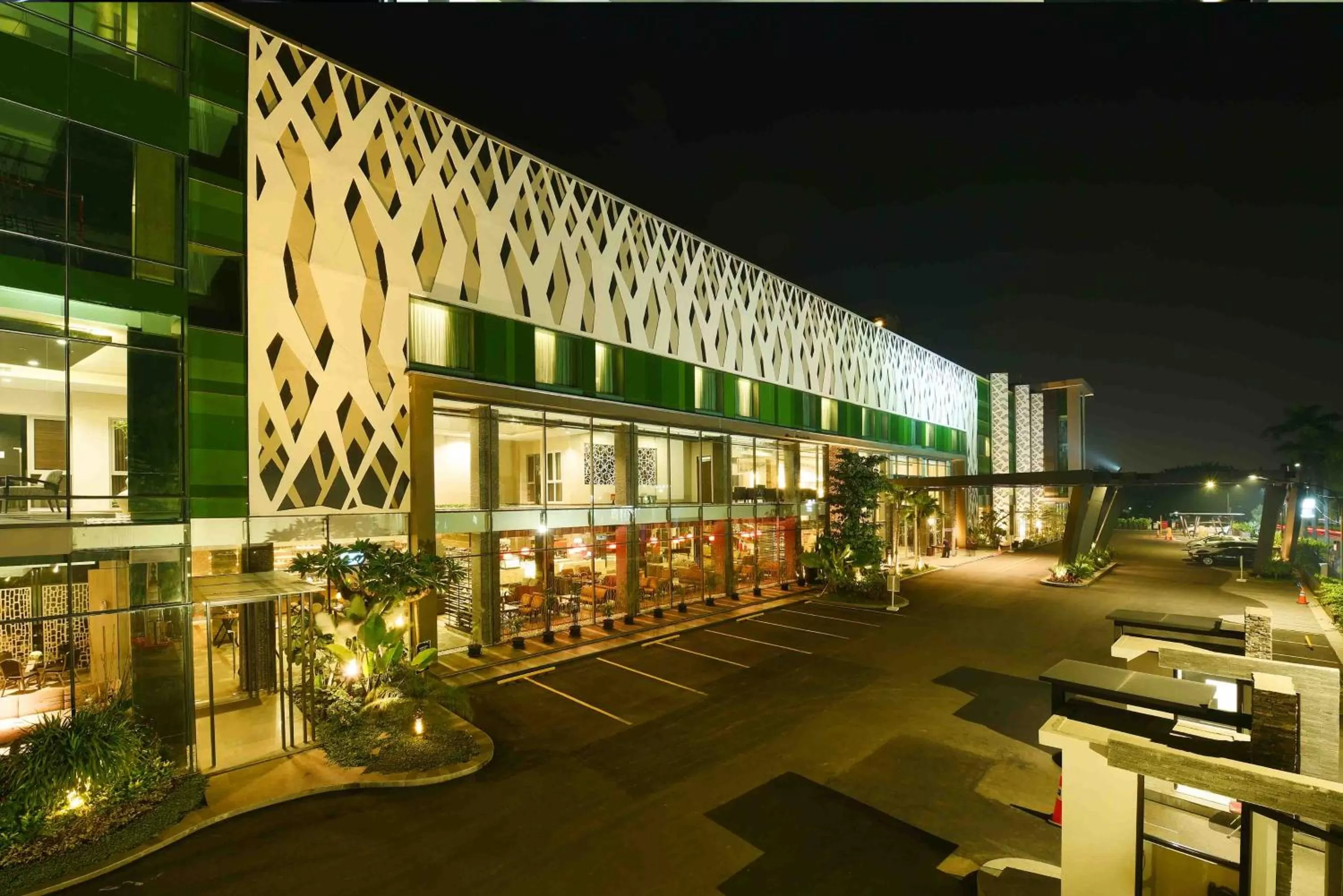 Facade/entrance in Holiday Inn Cikarang Jababeka by IHG