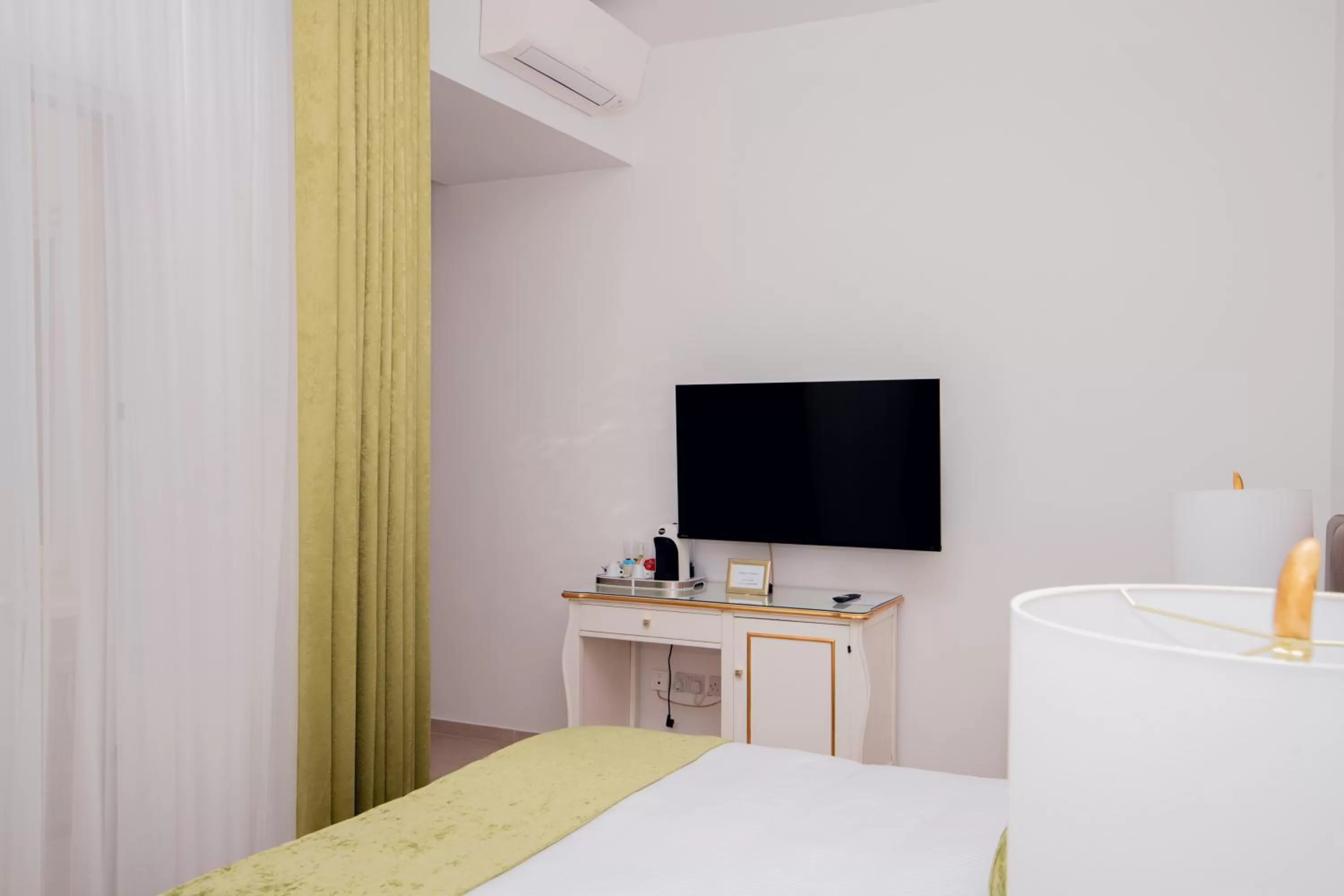 Bed in Giorgio Boutique Hotel