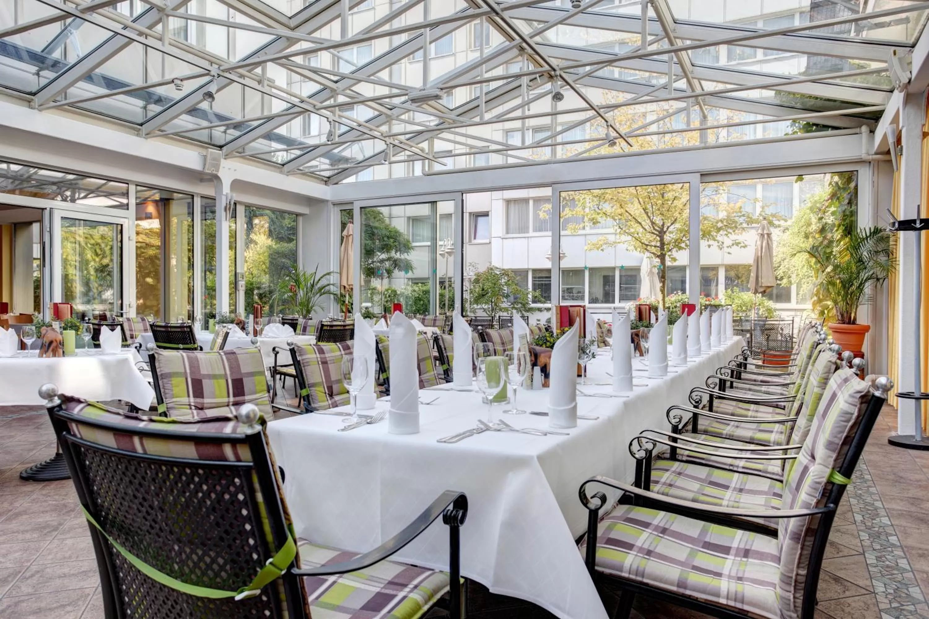 Restaurant/places to eat in ABACUS Tierpark Hotel