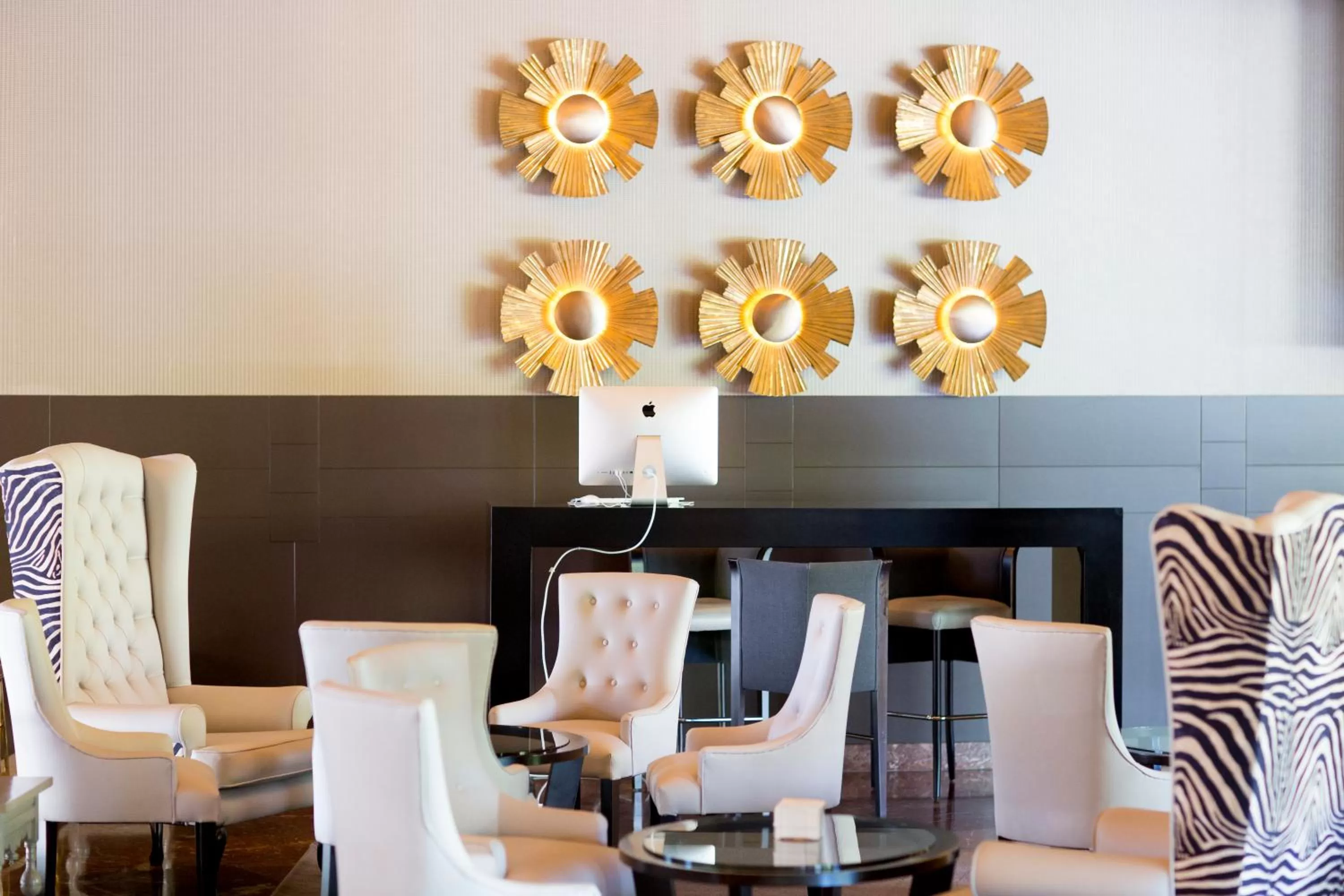 Lounge or bar in Hotel Tres Reyes Pamplona