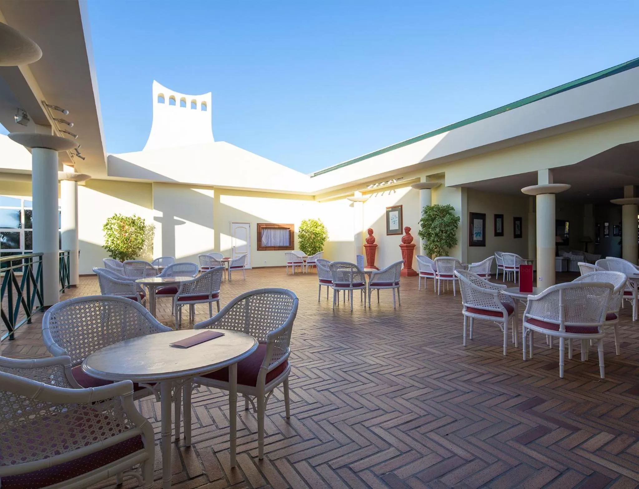 Property building in Dom Pedro Garajau