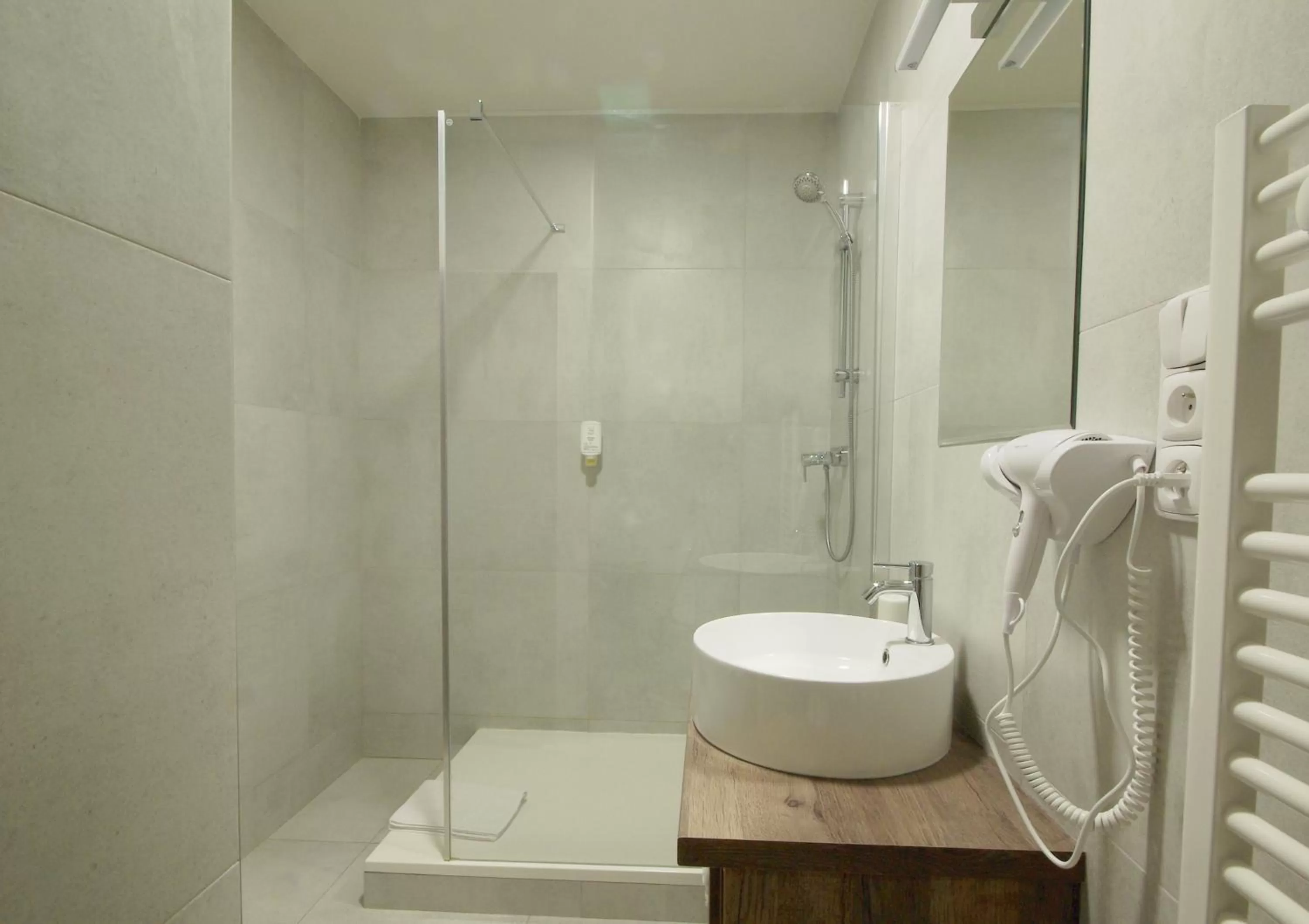 Shower in Adeba Plus