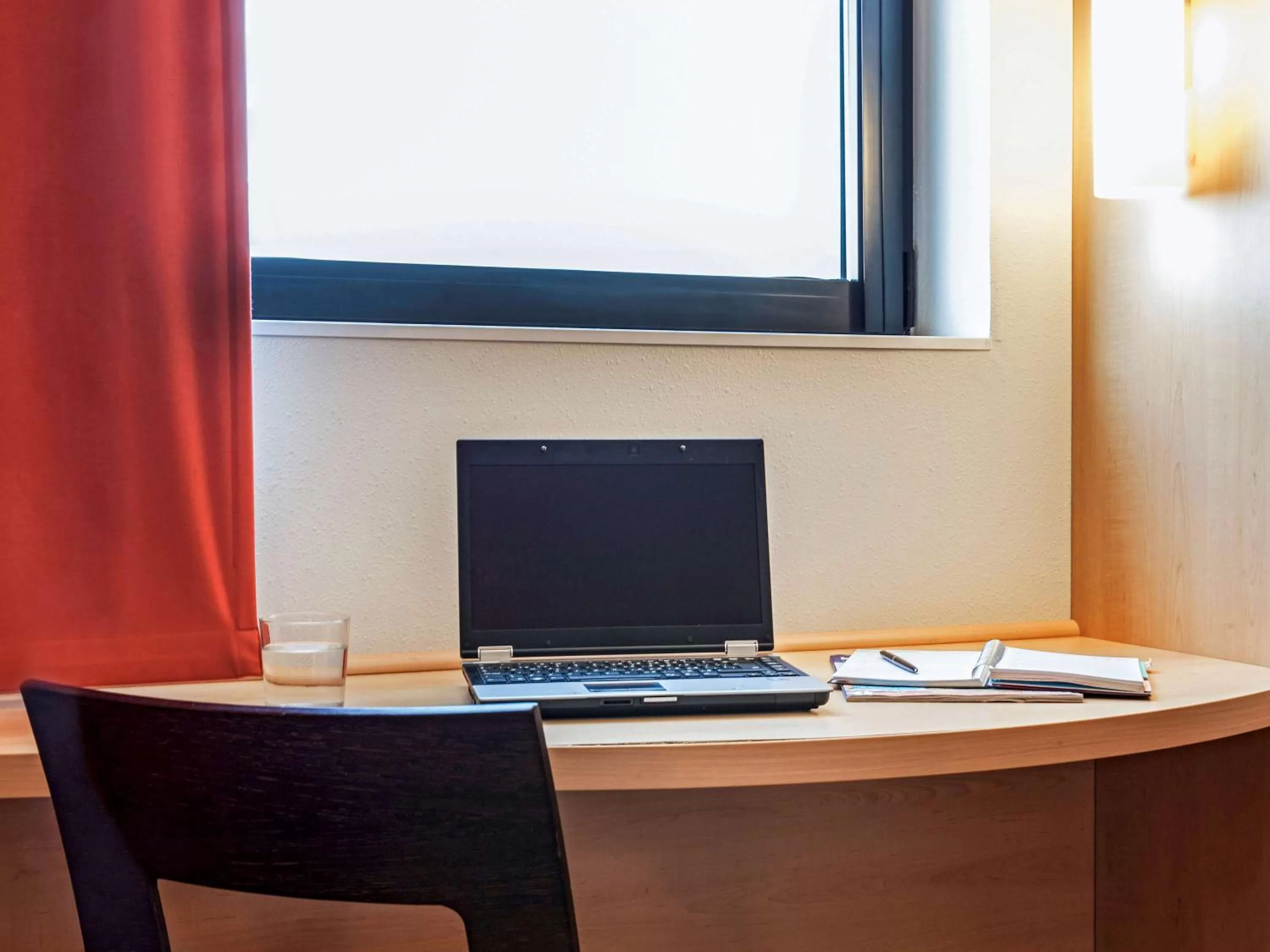 Photo of the whole room in Ibis Ripollet