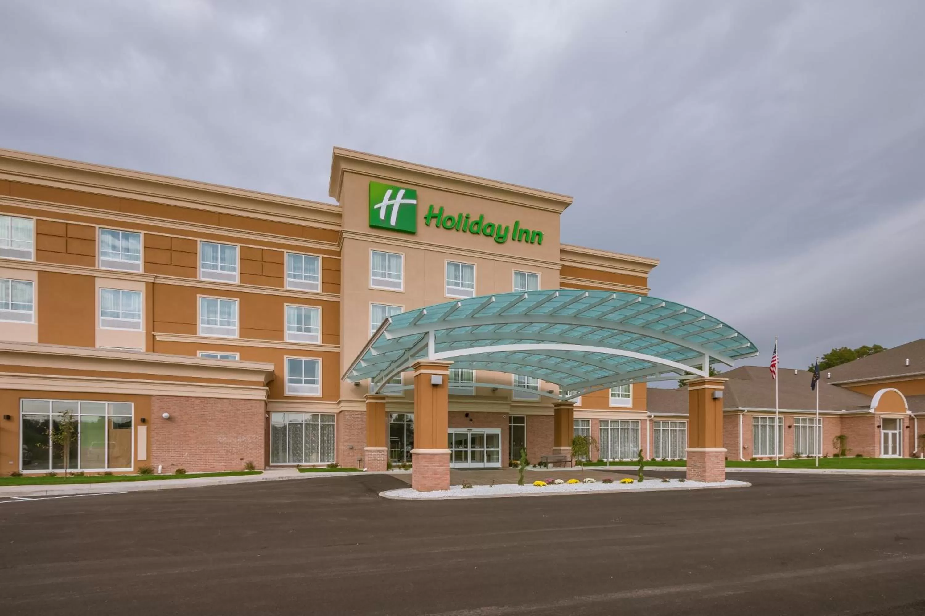 Property building in Holiday Inn Mishawaka by IHG