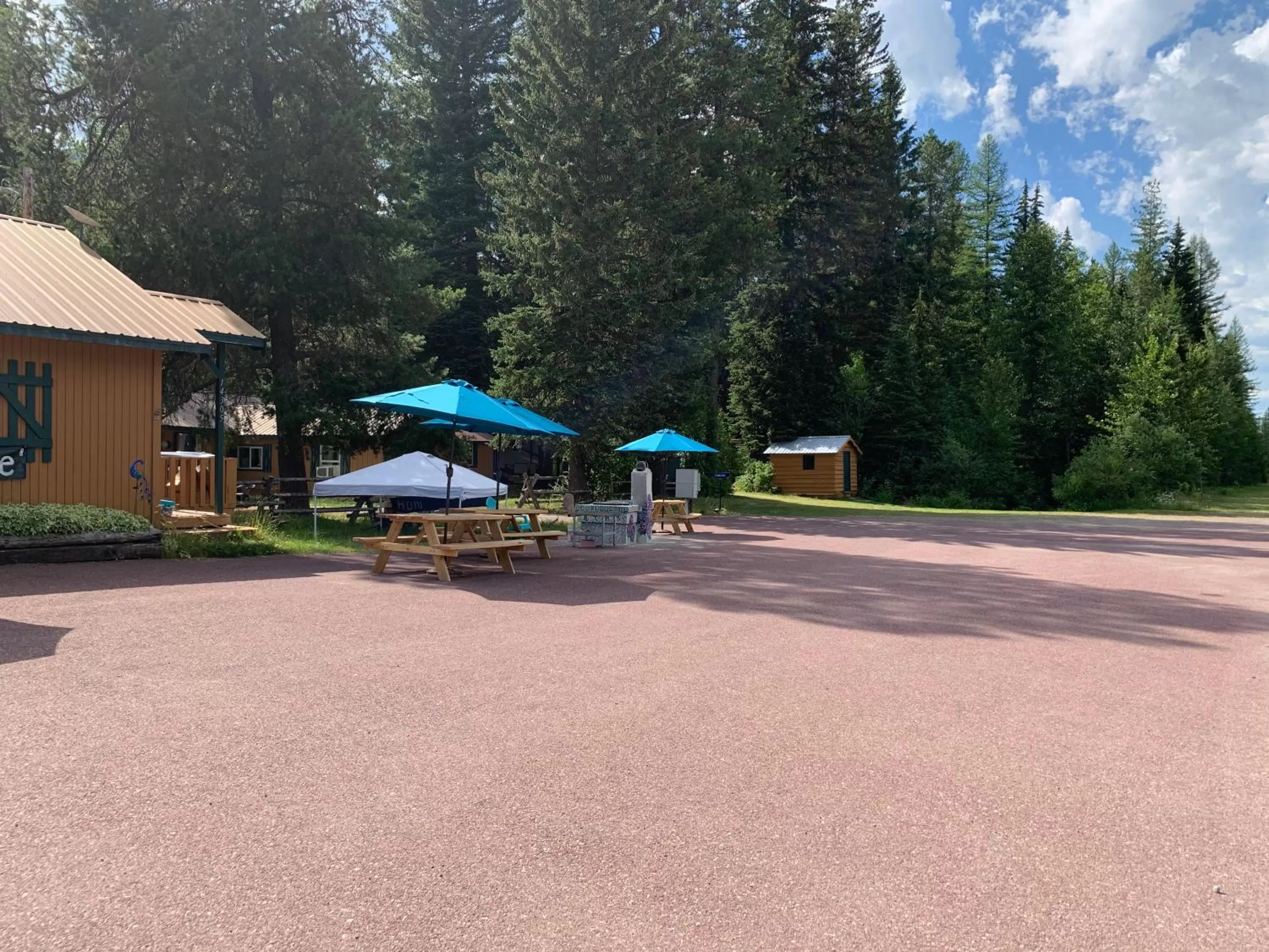 Seating area in Glacier Haven Inn