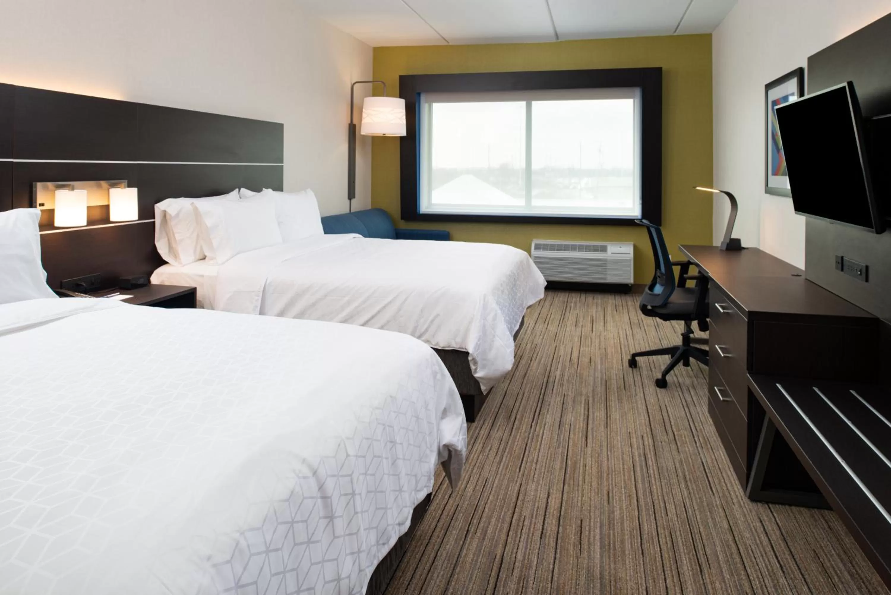 Photo of the whole room, Bed in Holiday Inn Express & Suites - Romeoville - Joliet North by IHG