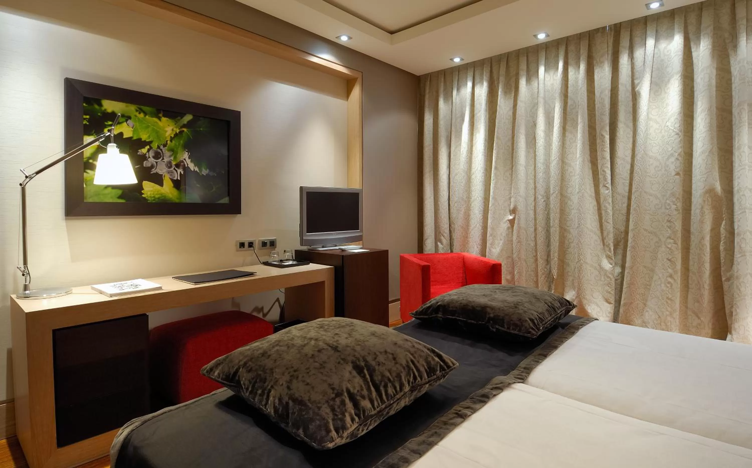 Bedroom, Bed in Vincci Frontaura