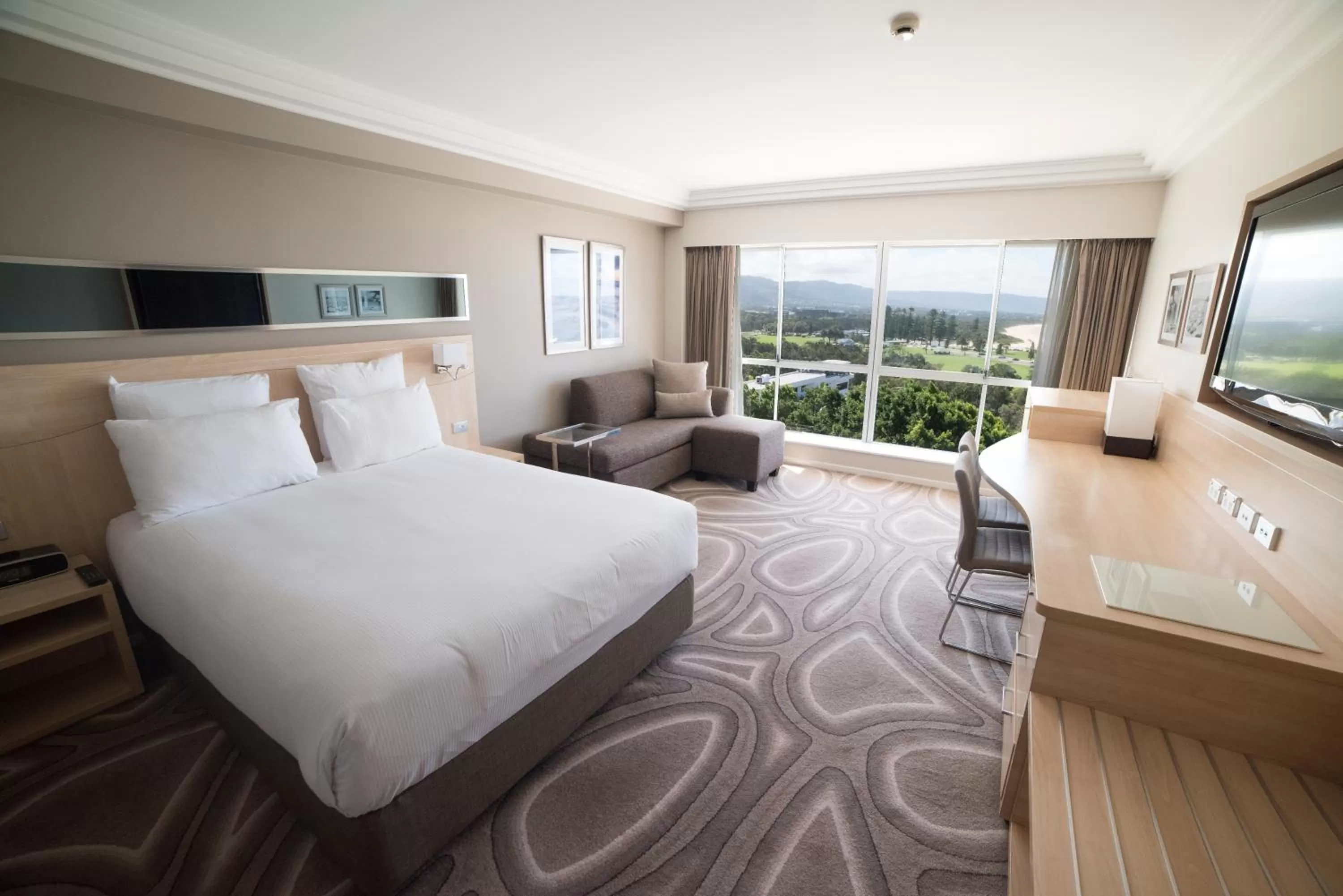 Photo of the whole room, Bed in Novotel Wollongong Northbeach
