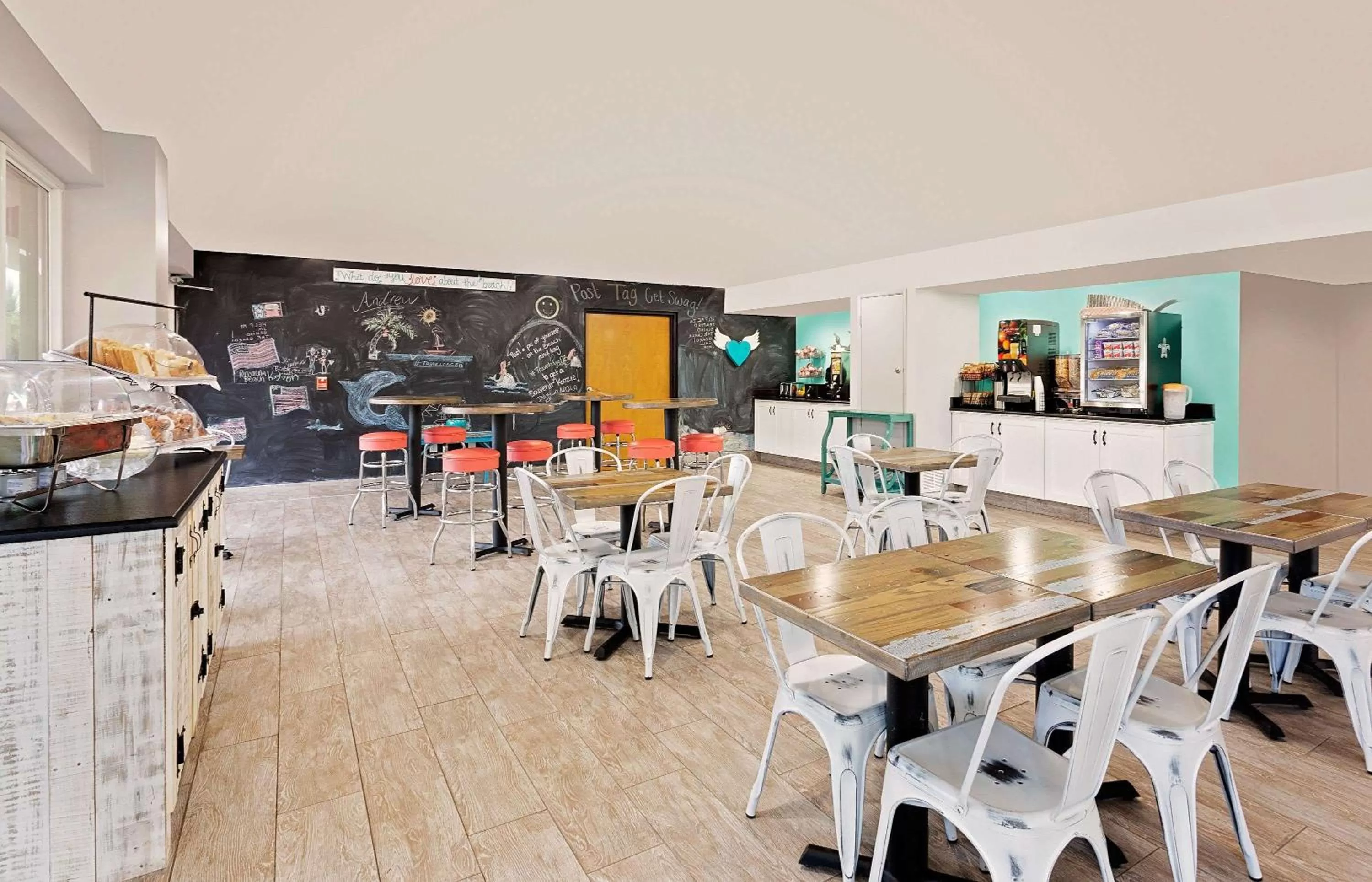 Food and drinks in Surf & Sand Hotel