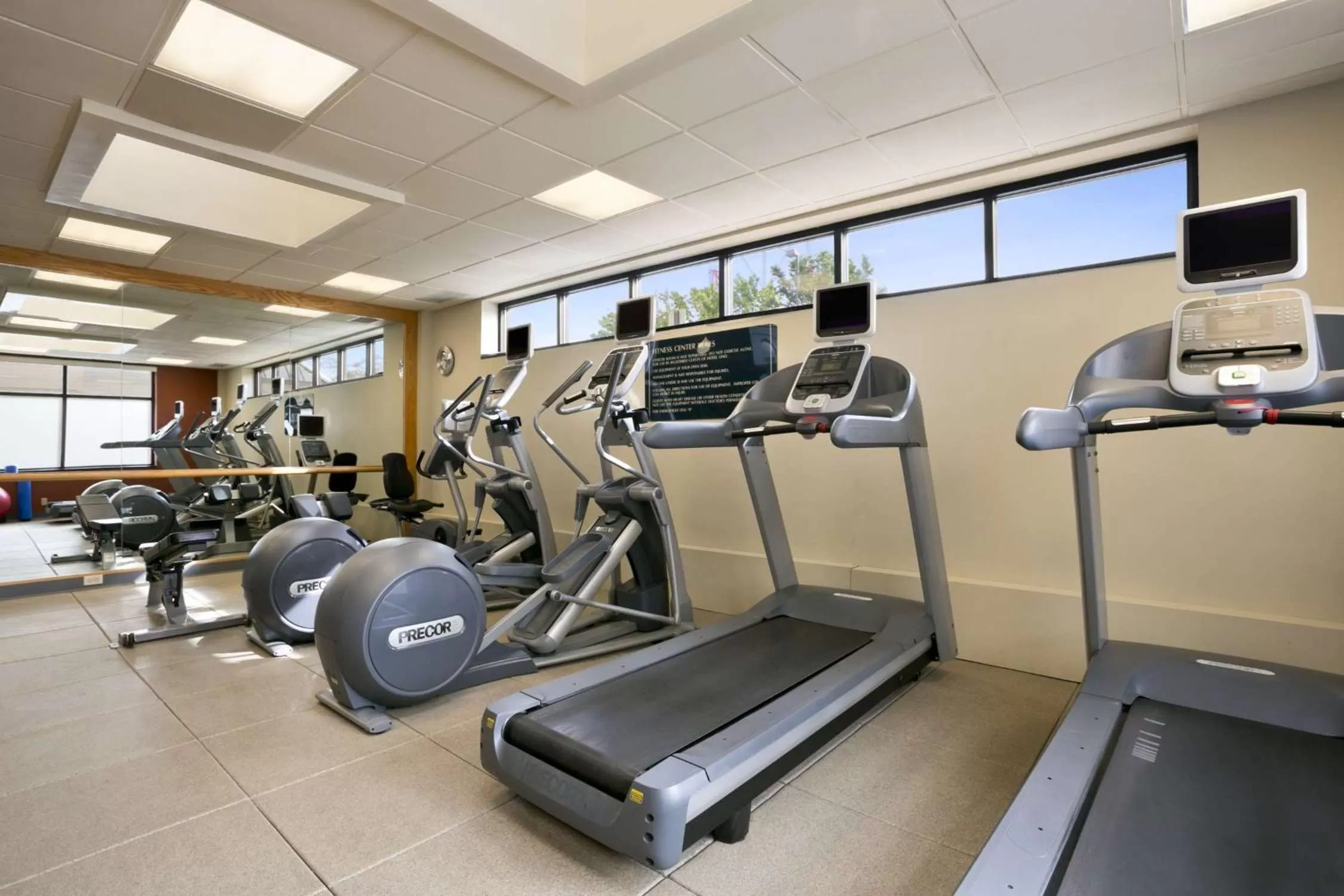 Fitness centre/facilities in Embassy Suites Cleveland - Beachwood