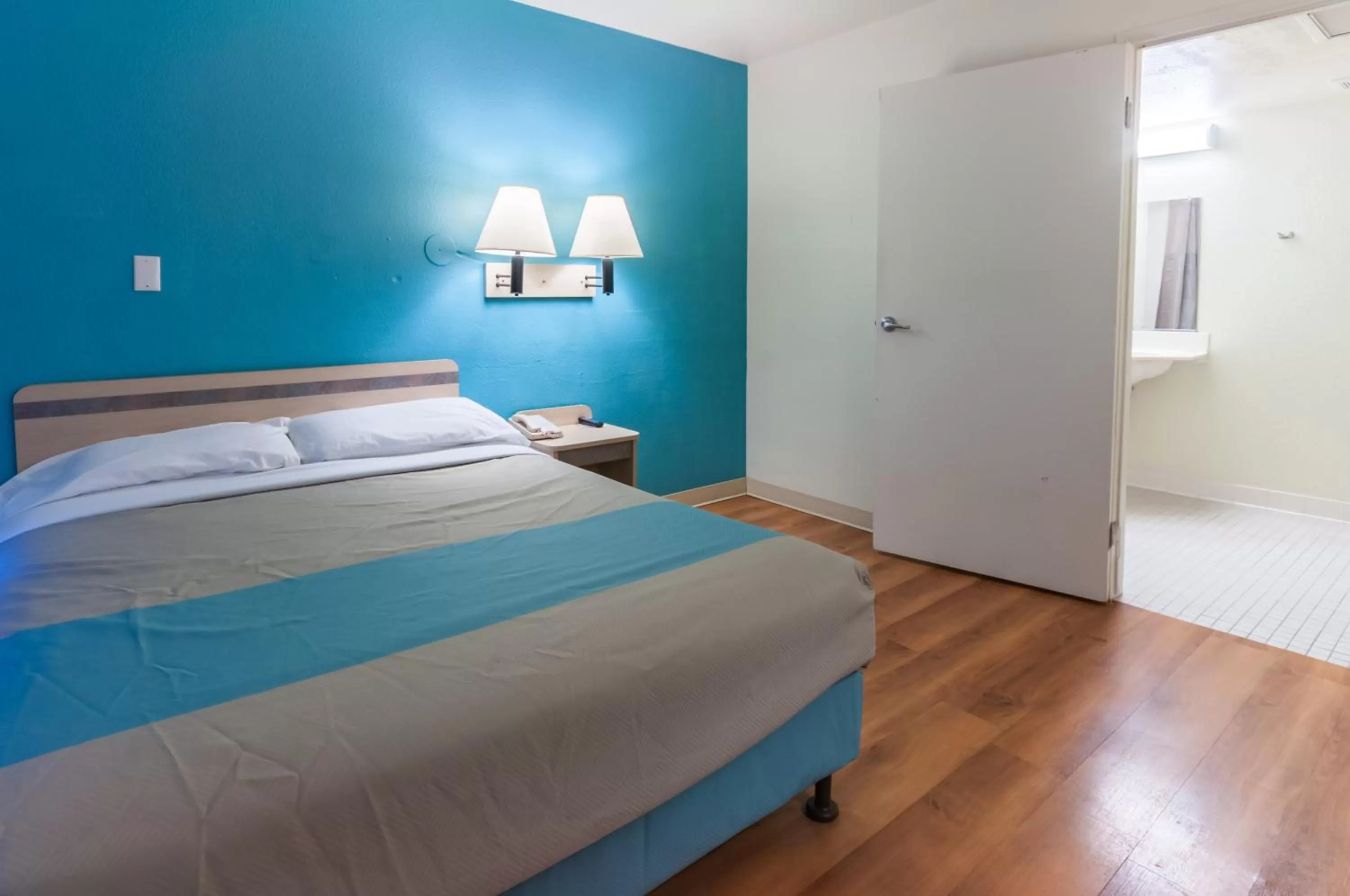 Bedroom, Bed in Motel 6-Green River, UT