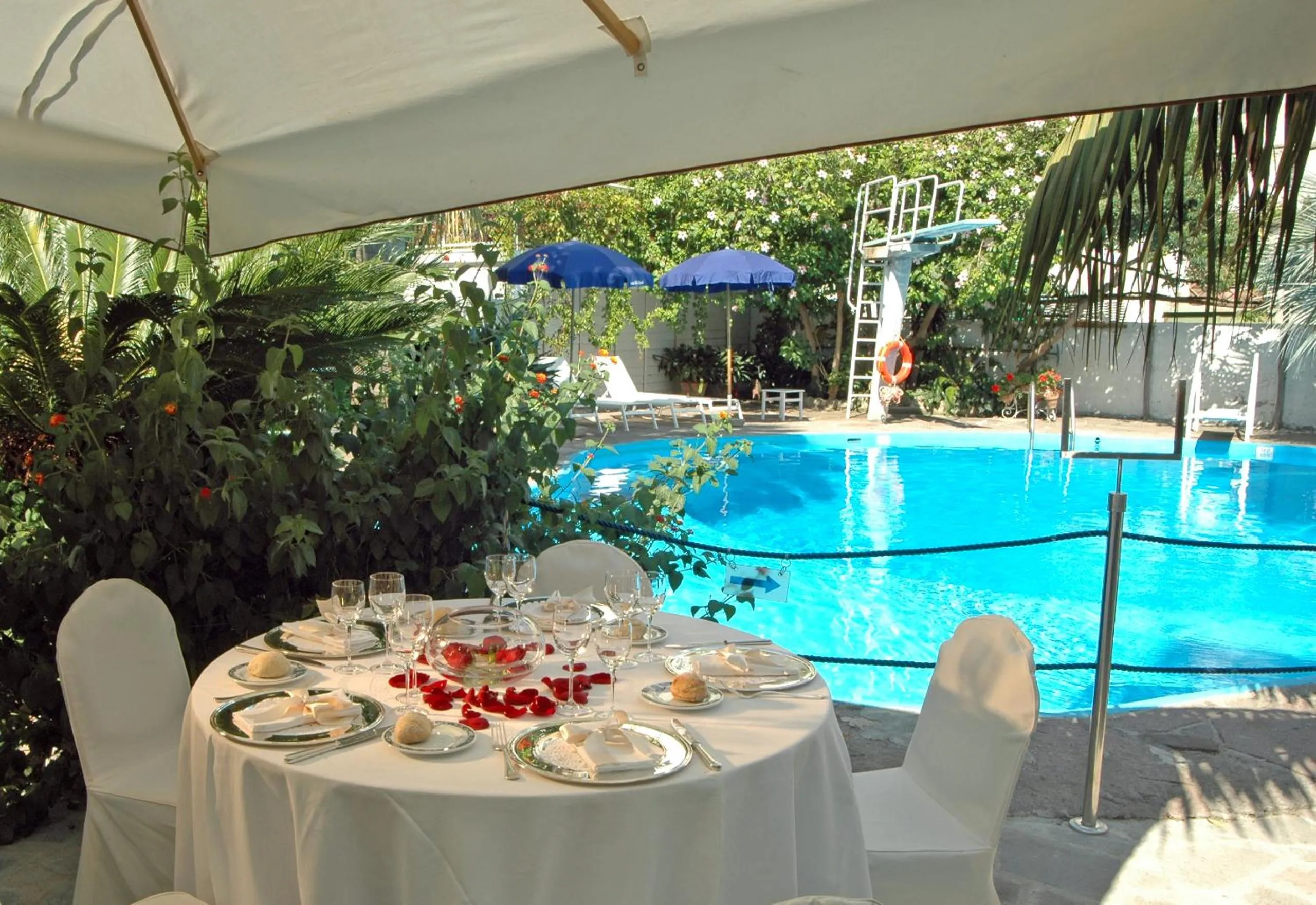 Restaurant/places to eat in Reginna Palace Hotel