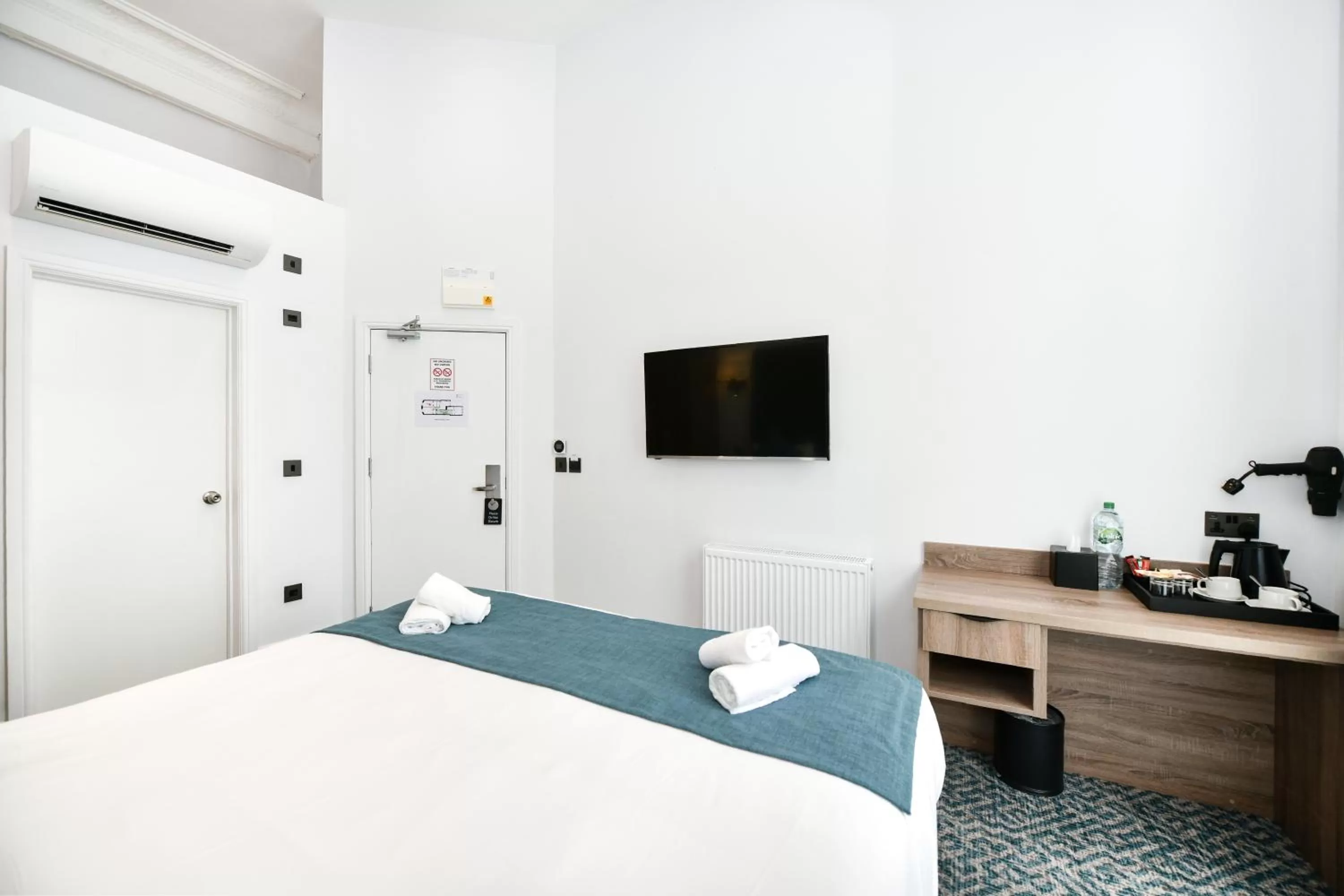 Bedroom, Bed in The J Hyde Park - A Park Avenue Hotel