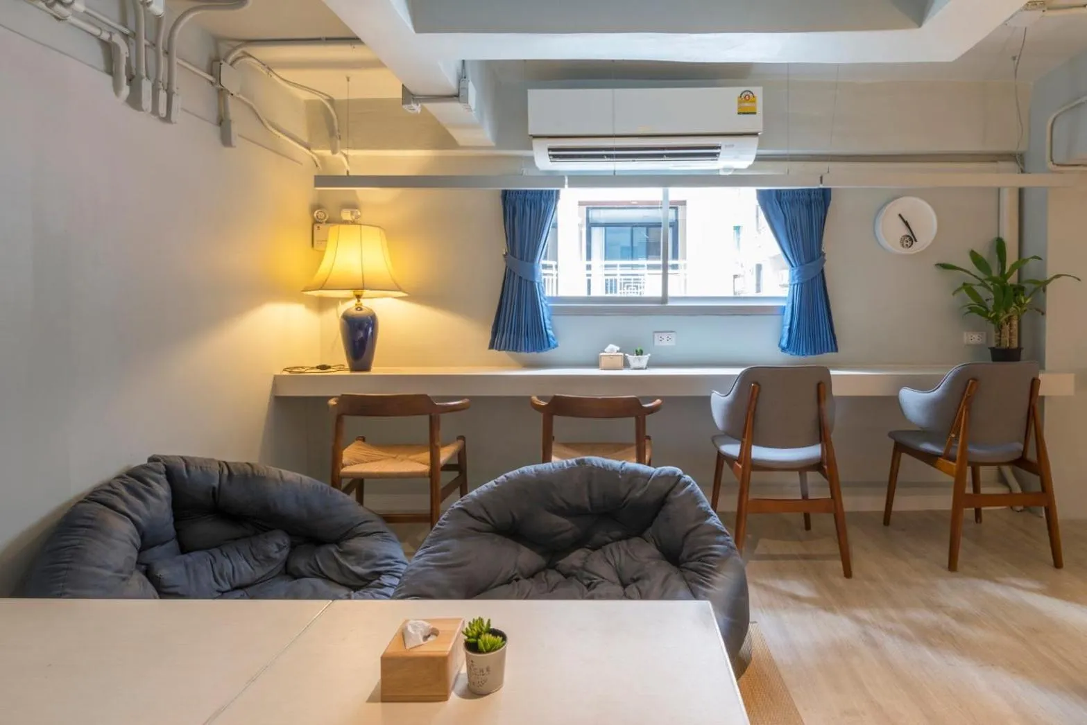 Kinnon Deluxe Hostel Coworking Cafe