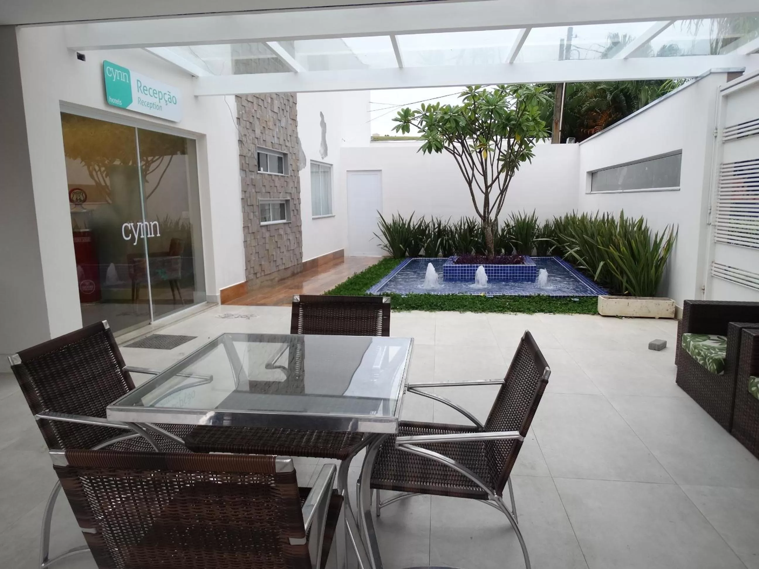 Lobby or reception, Swimming Pool in Cynn Hotels