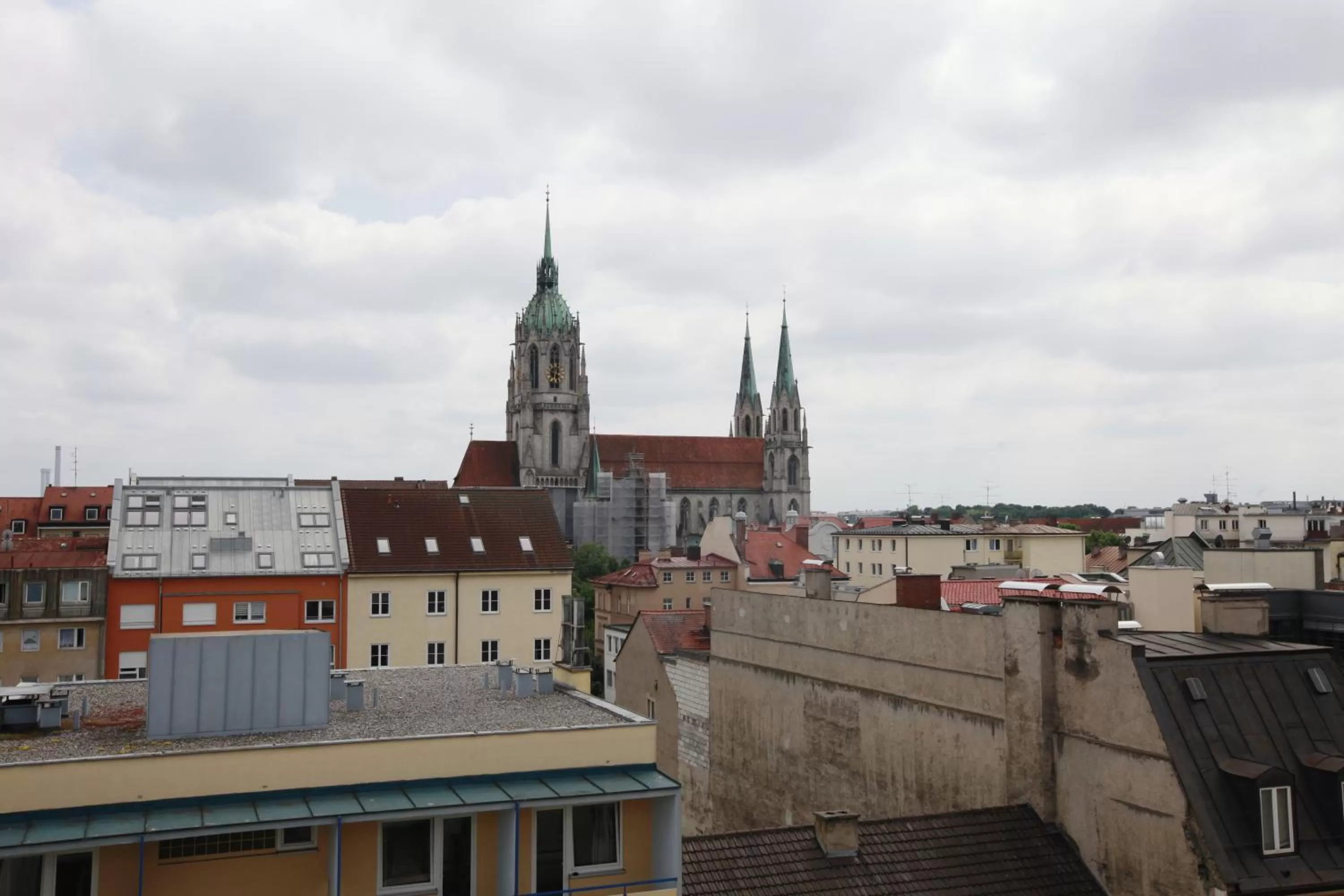 City view in a&o München Hauptbahnhof