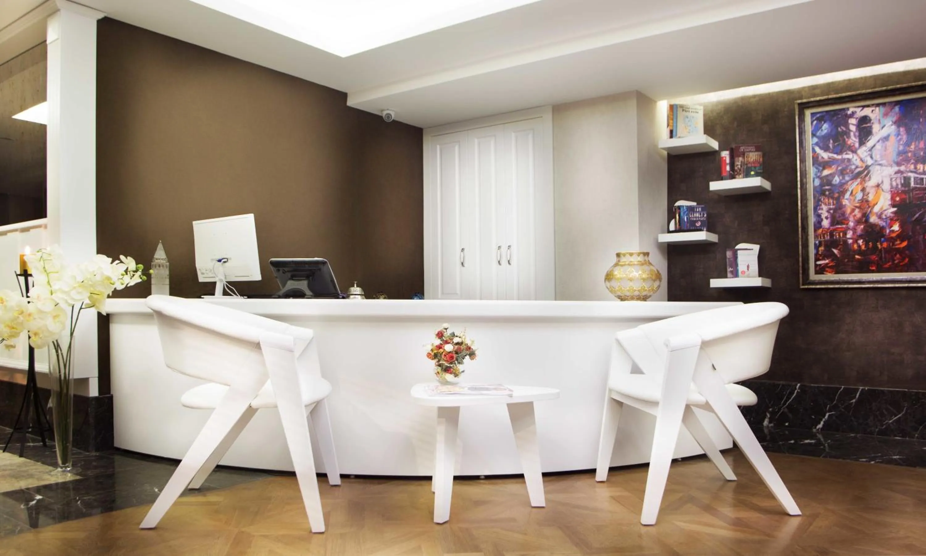 Communal lounge/ TV room in Astan Hotel Galata