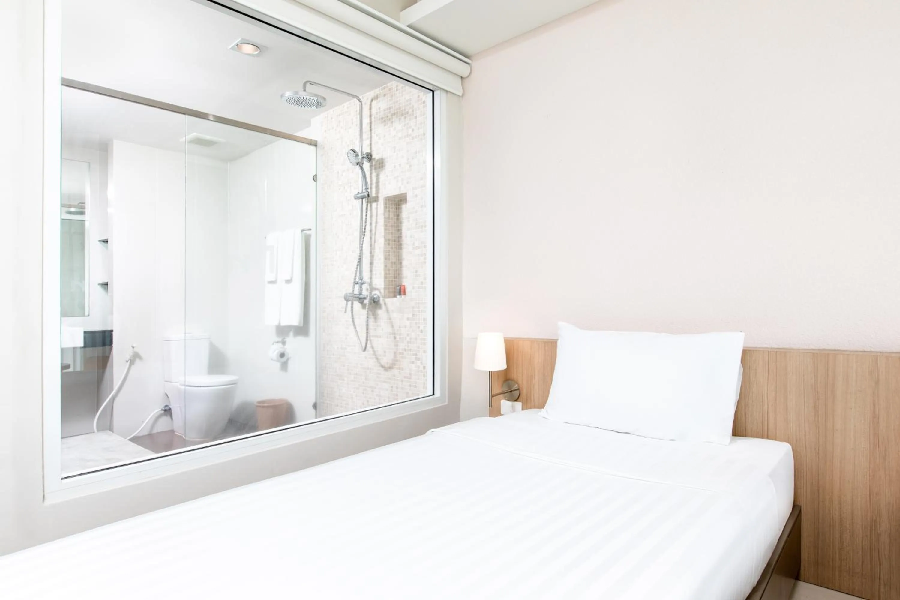 Bed in Prima Hotel Pattaya