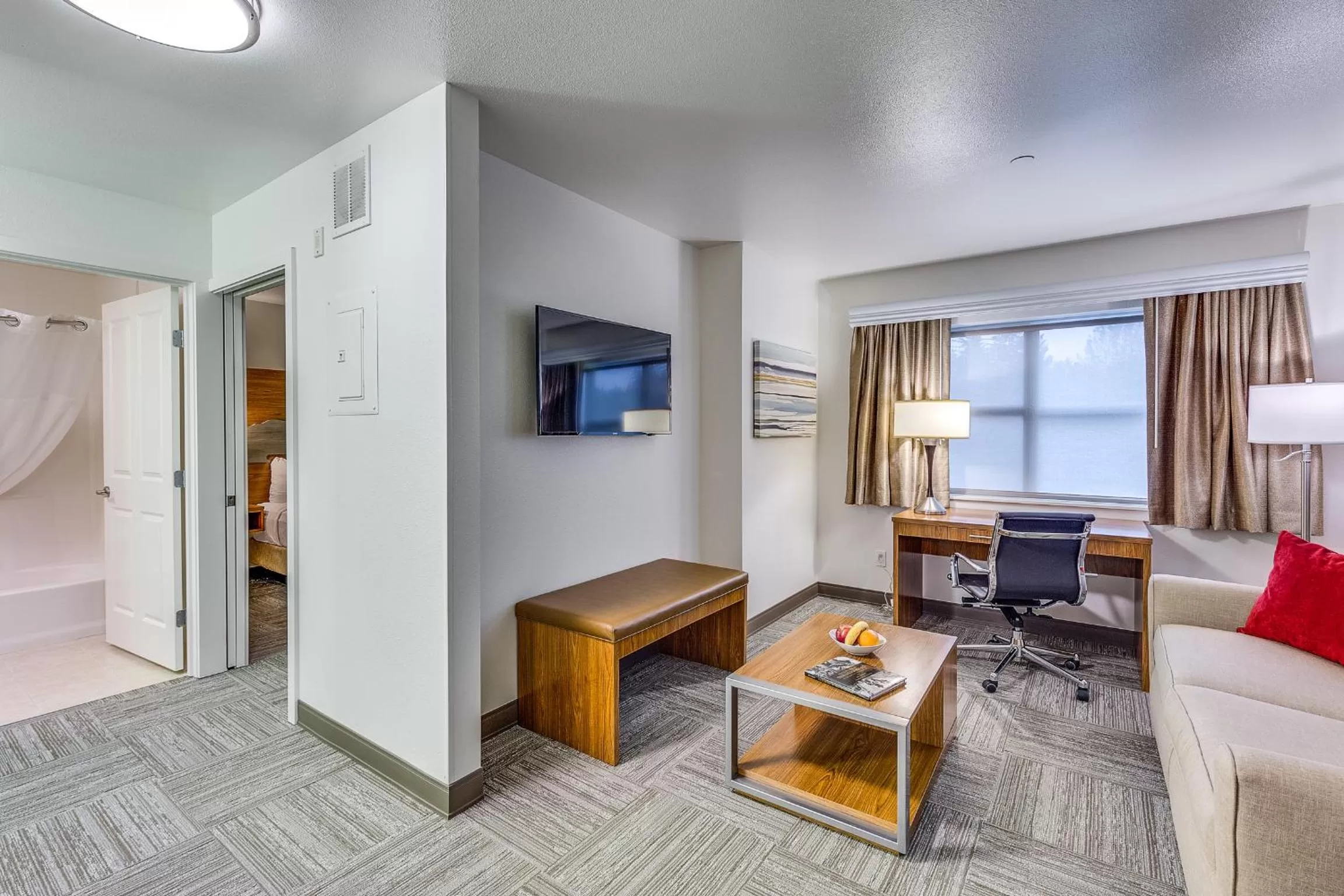 Queen Suite with Sofa - single occupancy in Marshall Suites Bainbridge Island, SureStay Collection by BW