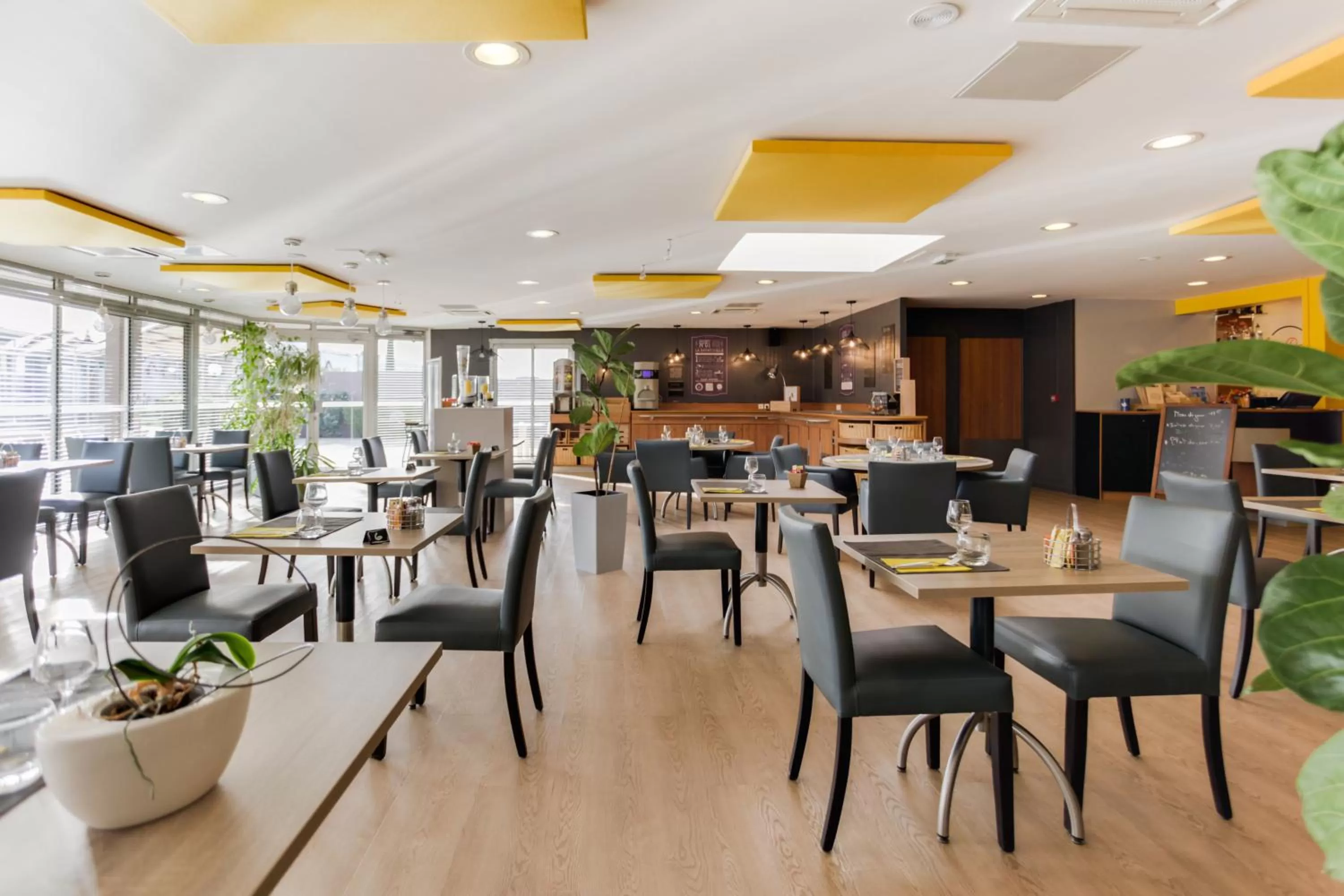 Restaurant/places to eat in ibis Montélimar Nord