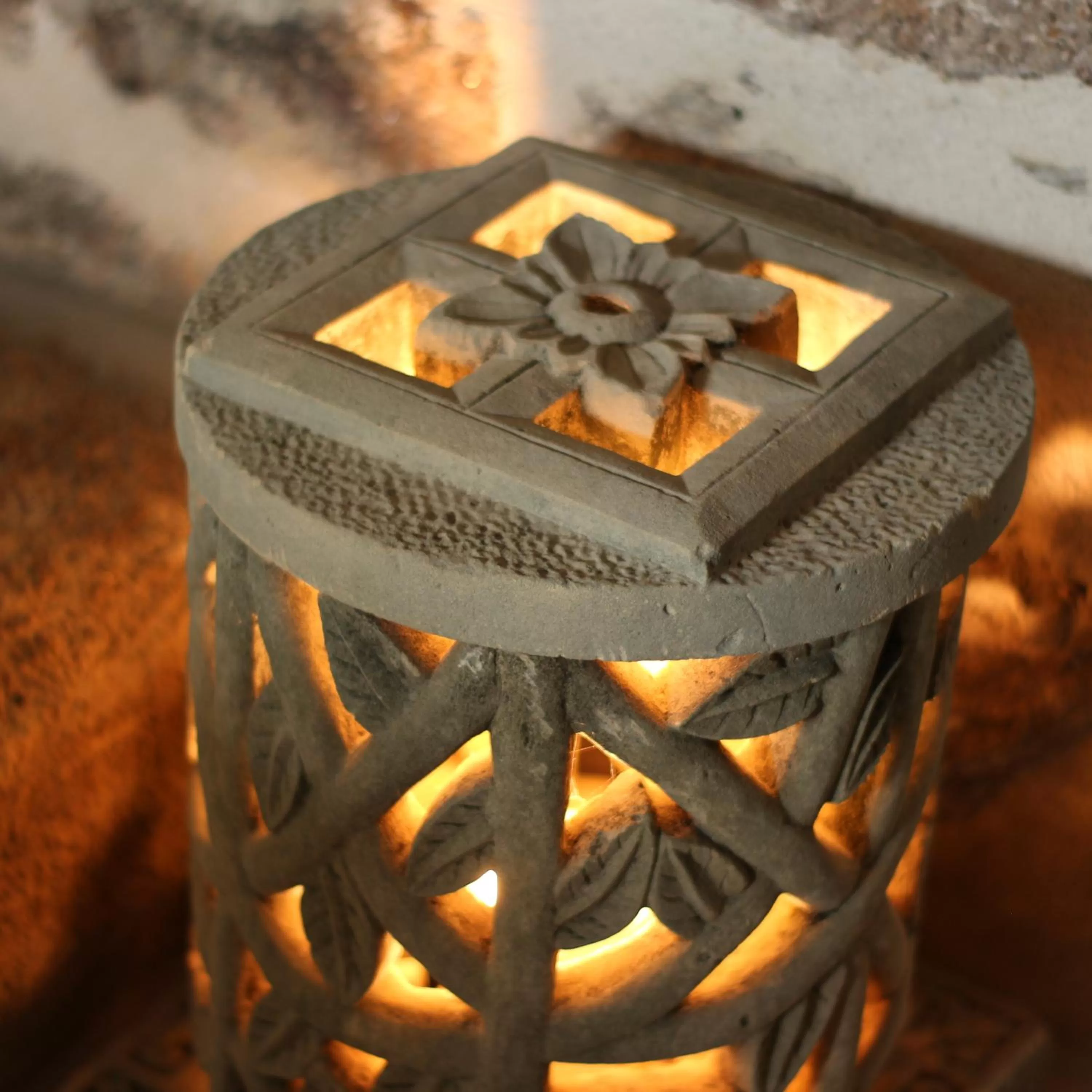 Decorative detail in KERBELEG, ferme-manoir du XVè siècle, chambres grand confort